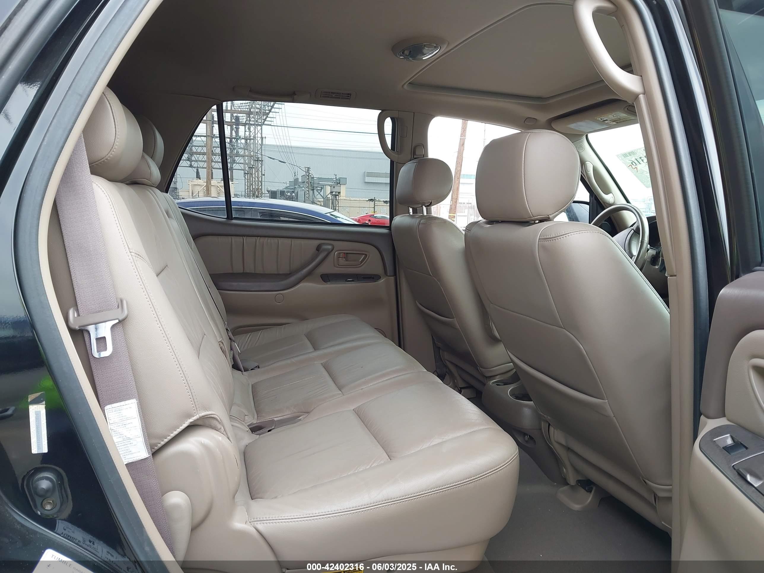 TOYOTA SEQUOIA image 8