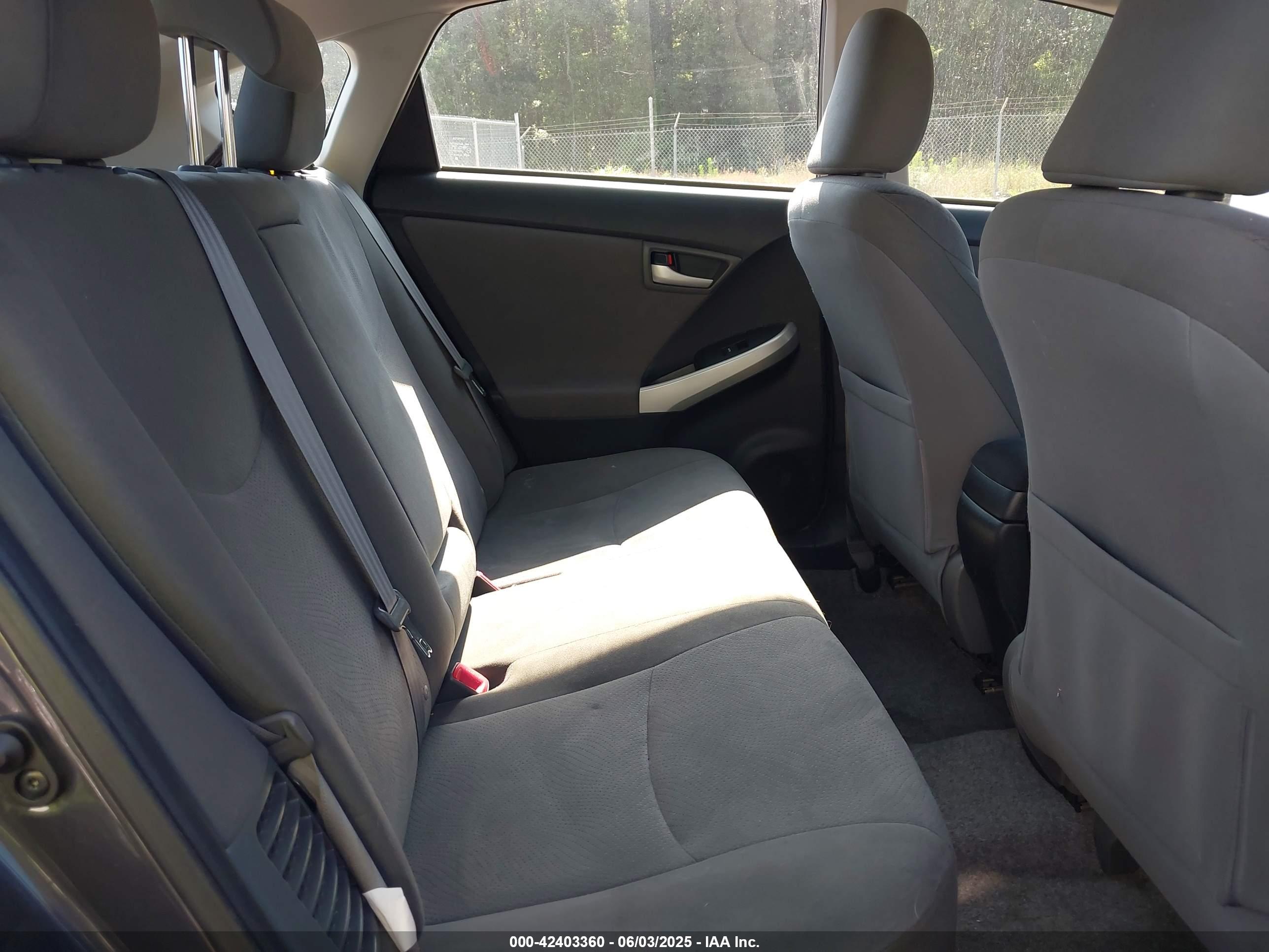 TOYOTA PRIUS image 8
