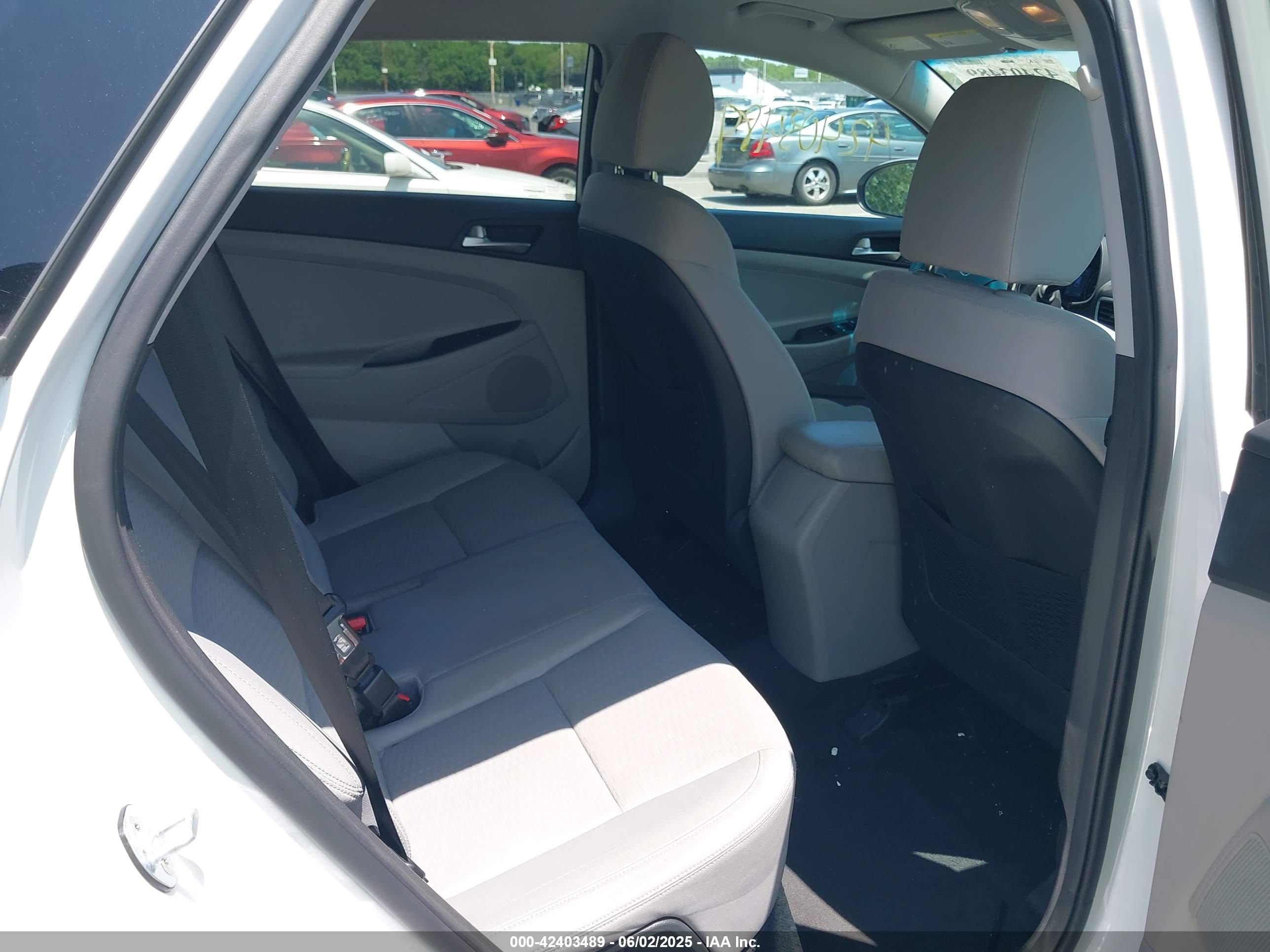 HYUNDAI TUCSON image 8