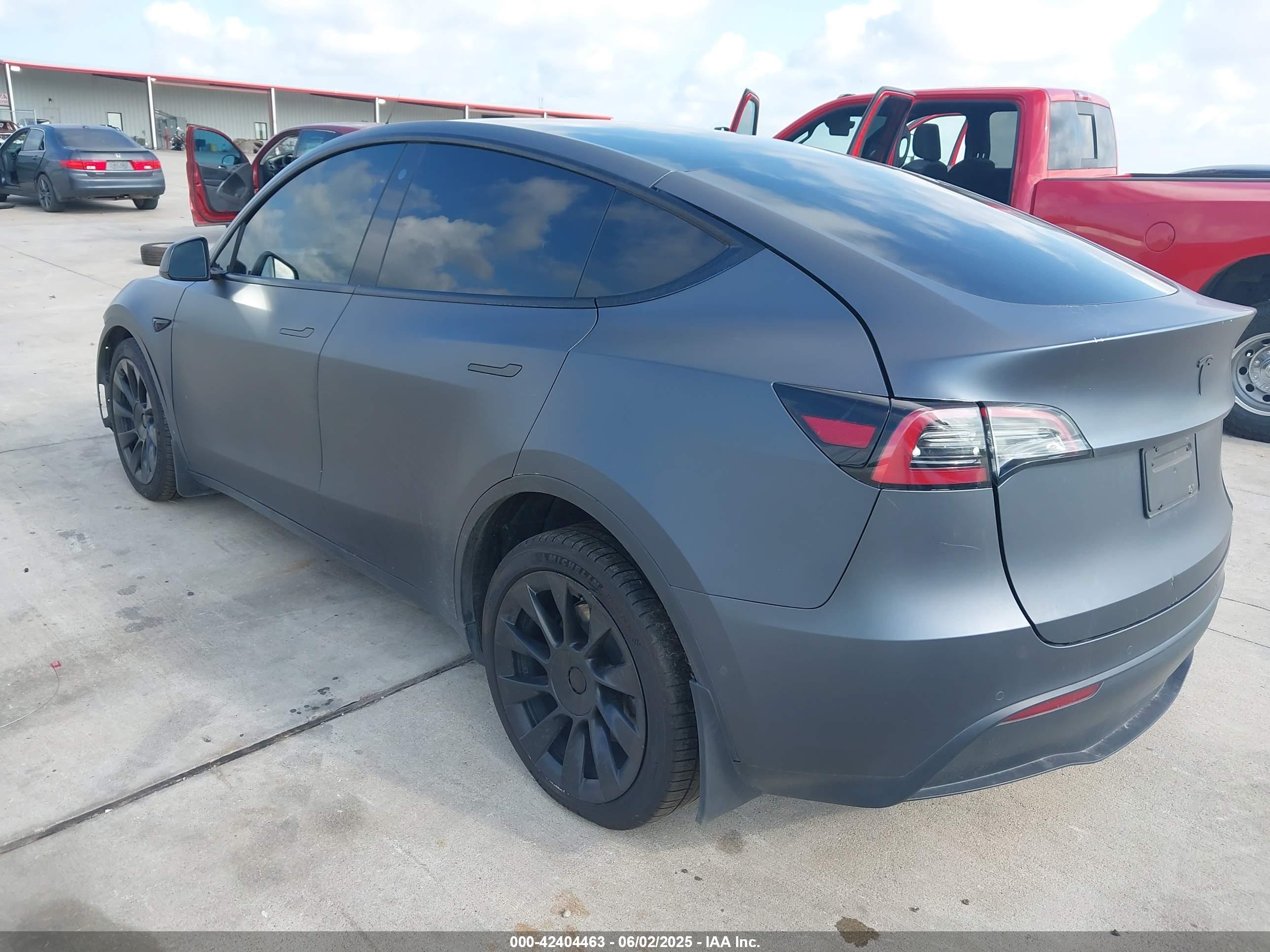 TESLA MODEL image 3