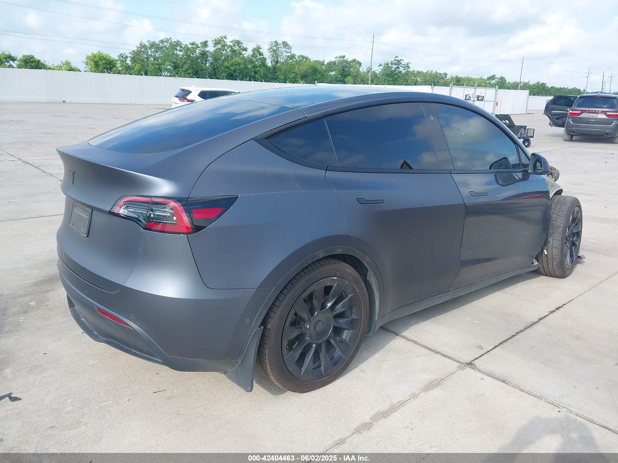 TESLA MODEL image 4