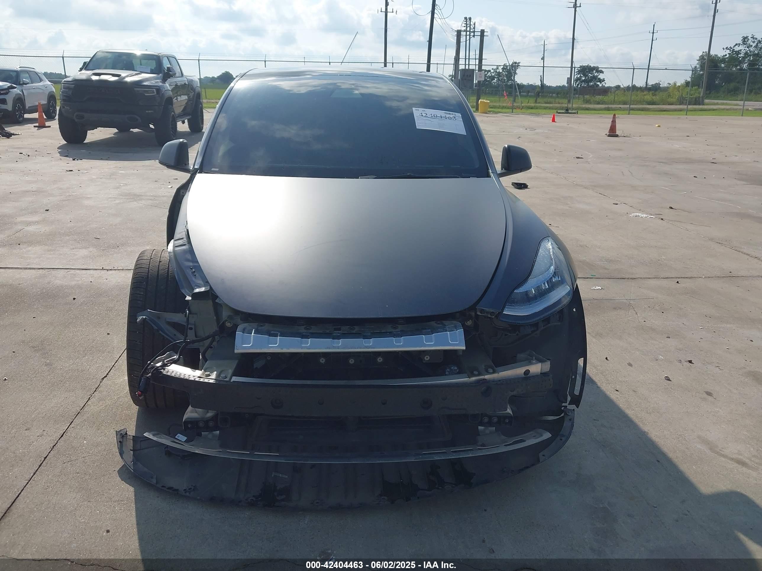 TESLA MODEL image 6
