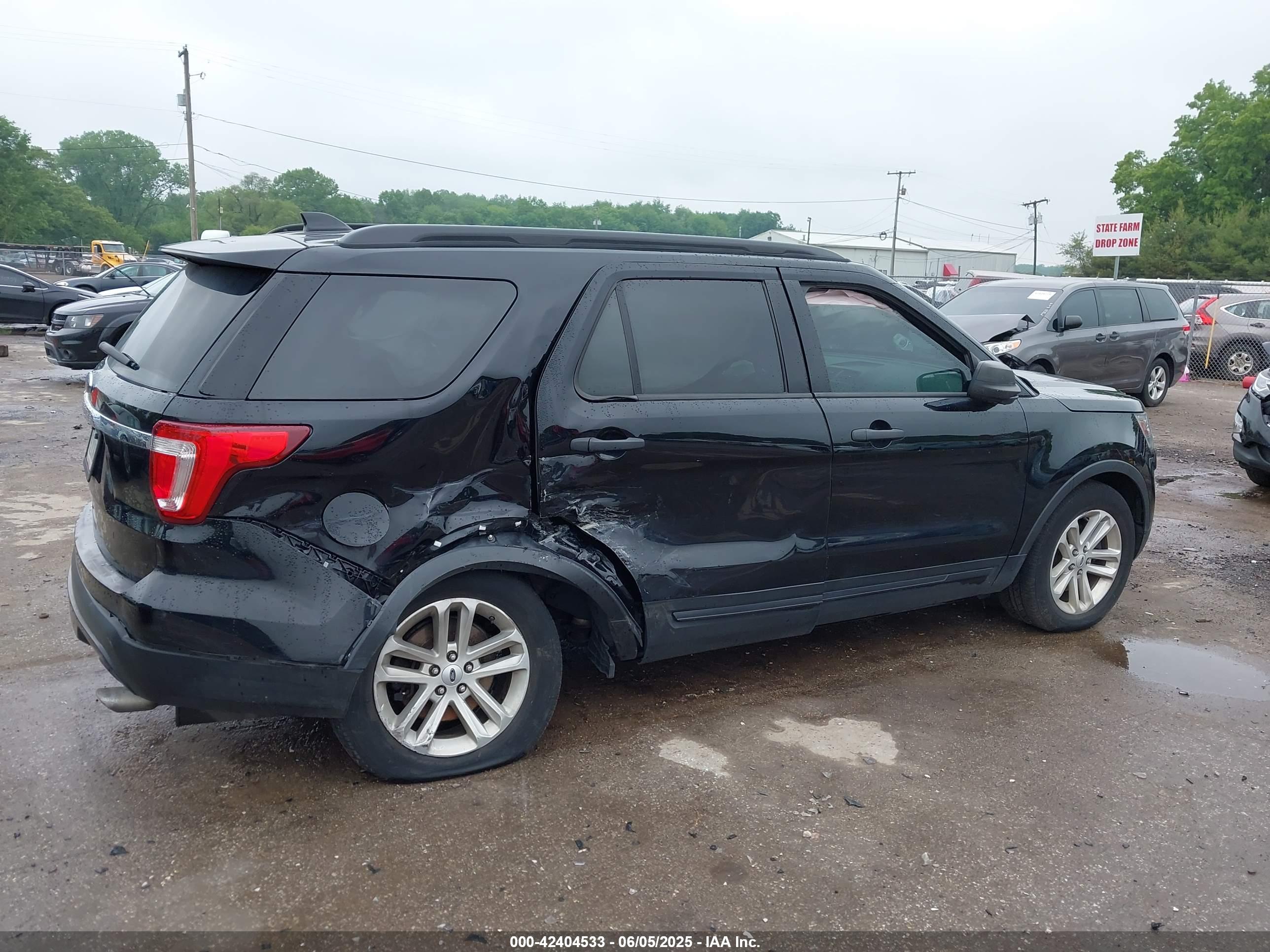 FORD EXPLORER image 6