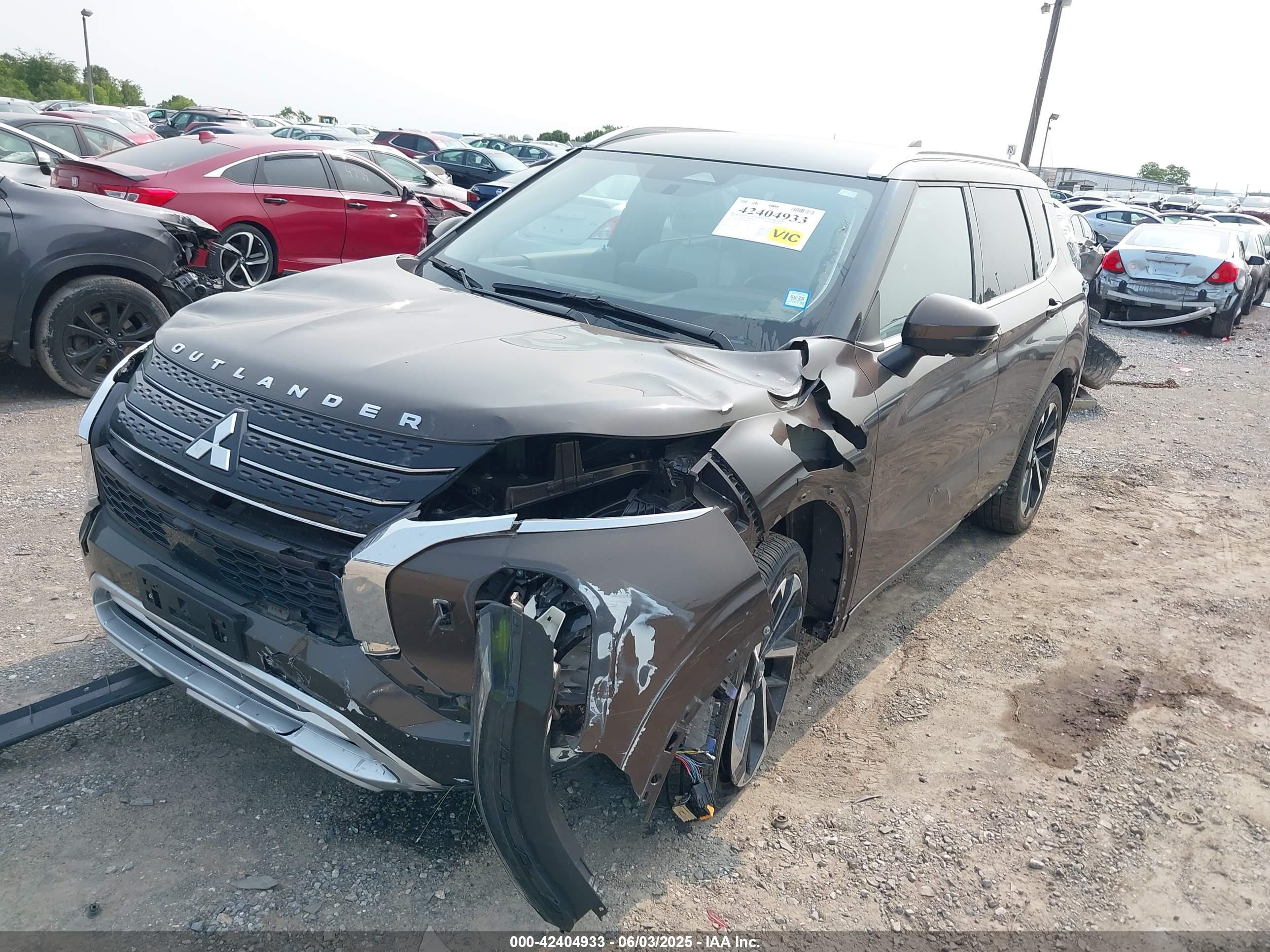 MITSUBISHI OUTLANDER image 2