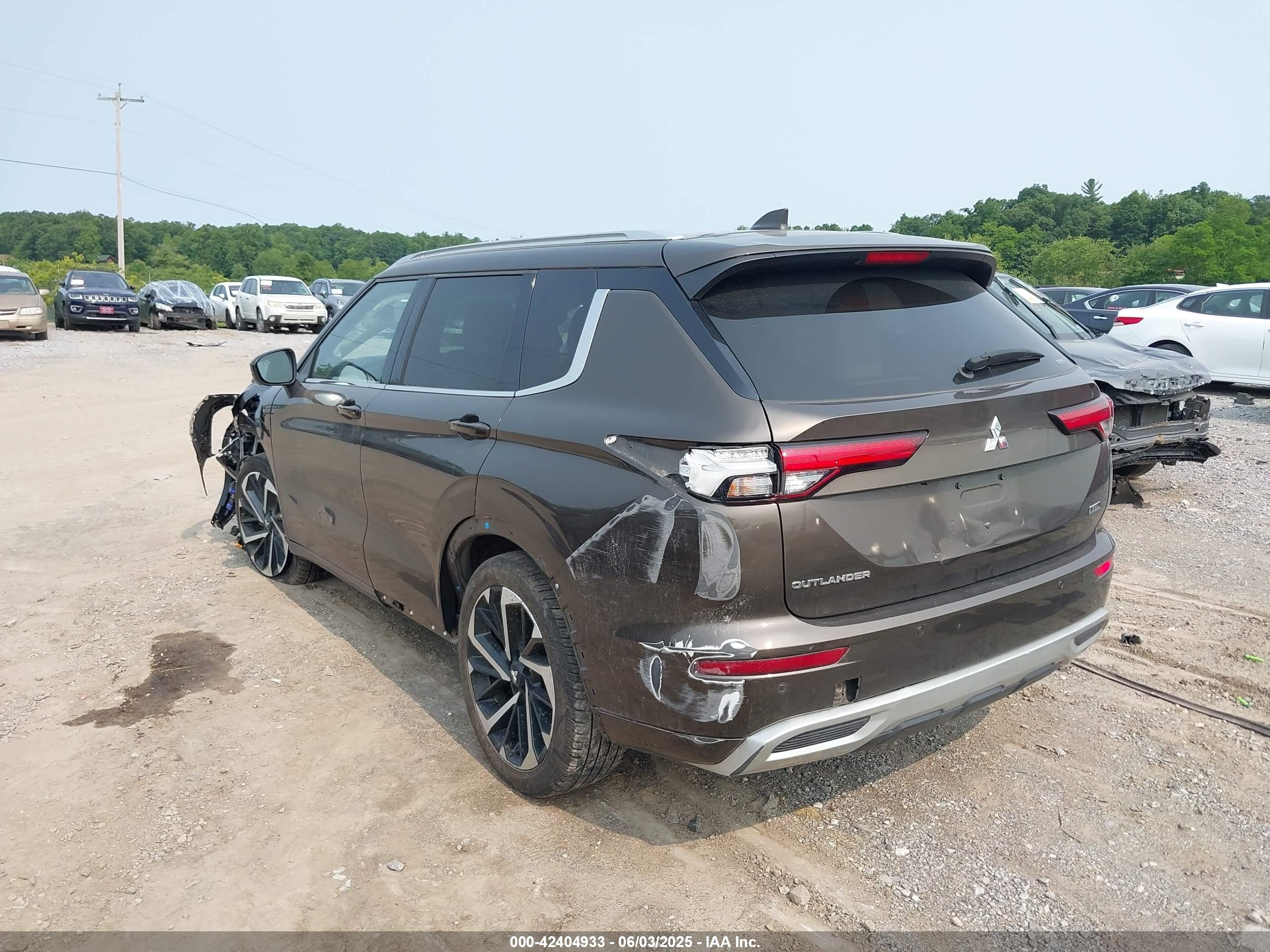 MITSUBISHI OUTLANDER image 3