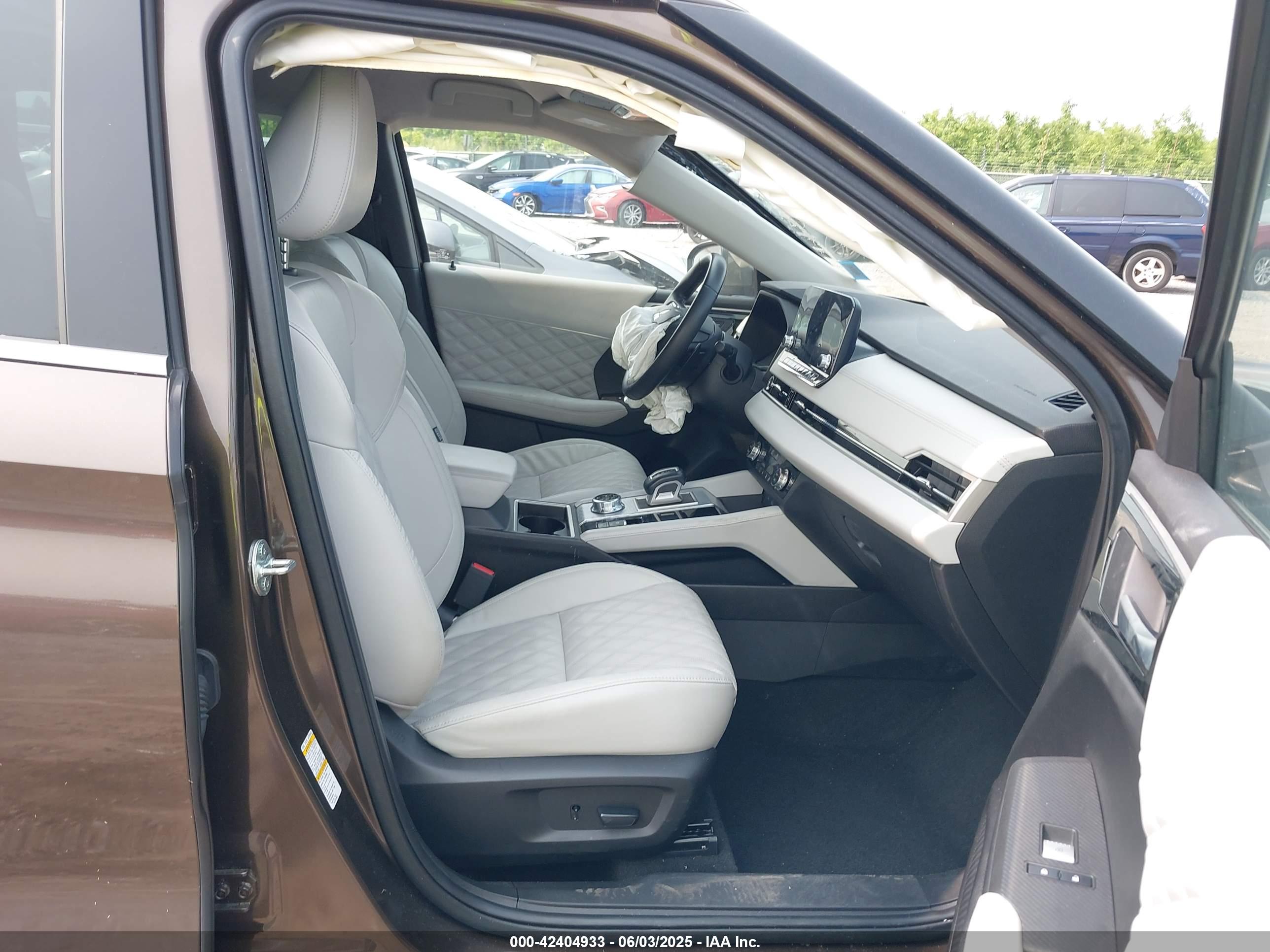 MITSUBISHI OUTLANDER image 5