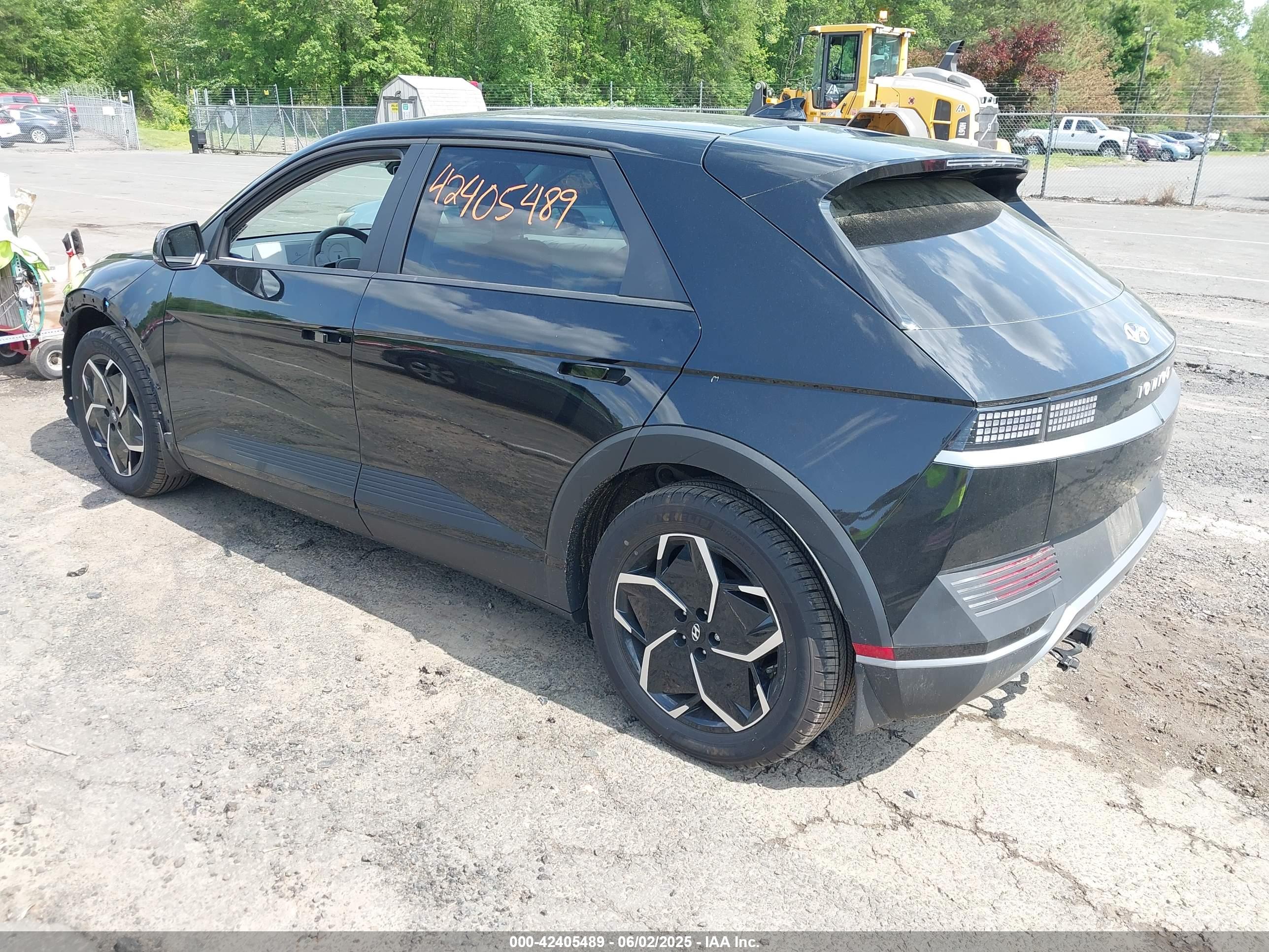 HYUNDAI IONIQ image 3