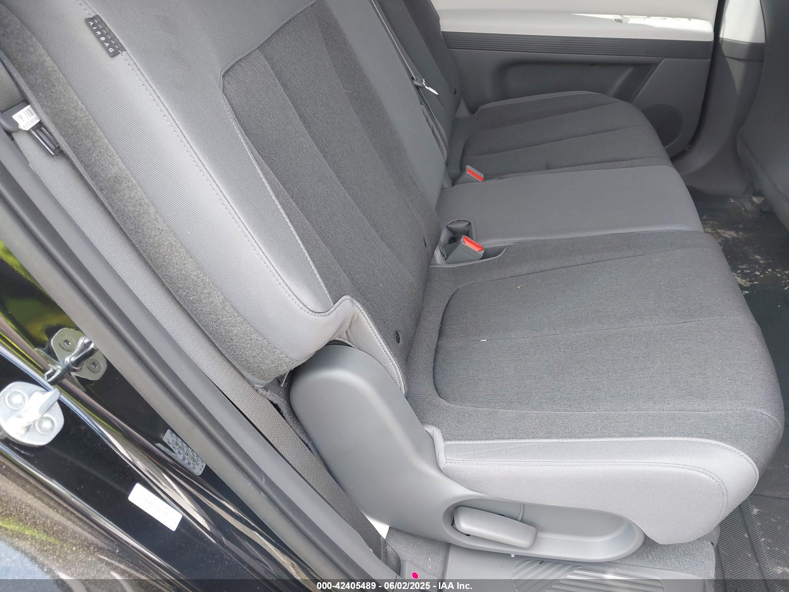 HYUNDAI IONIQ image 8
