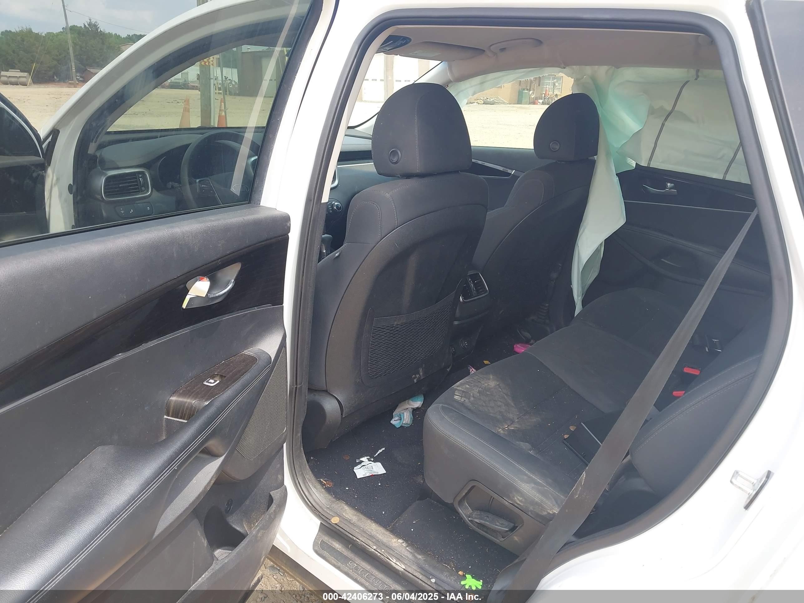KIA SORENTO image 8