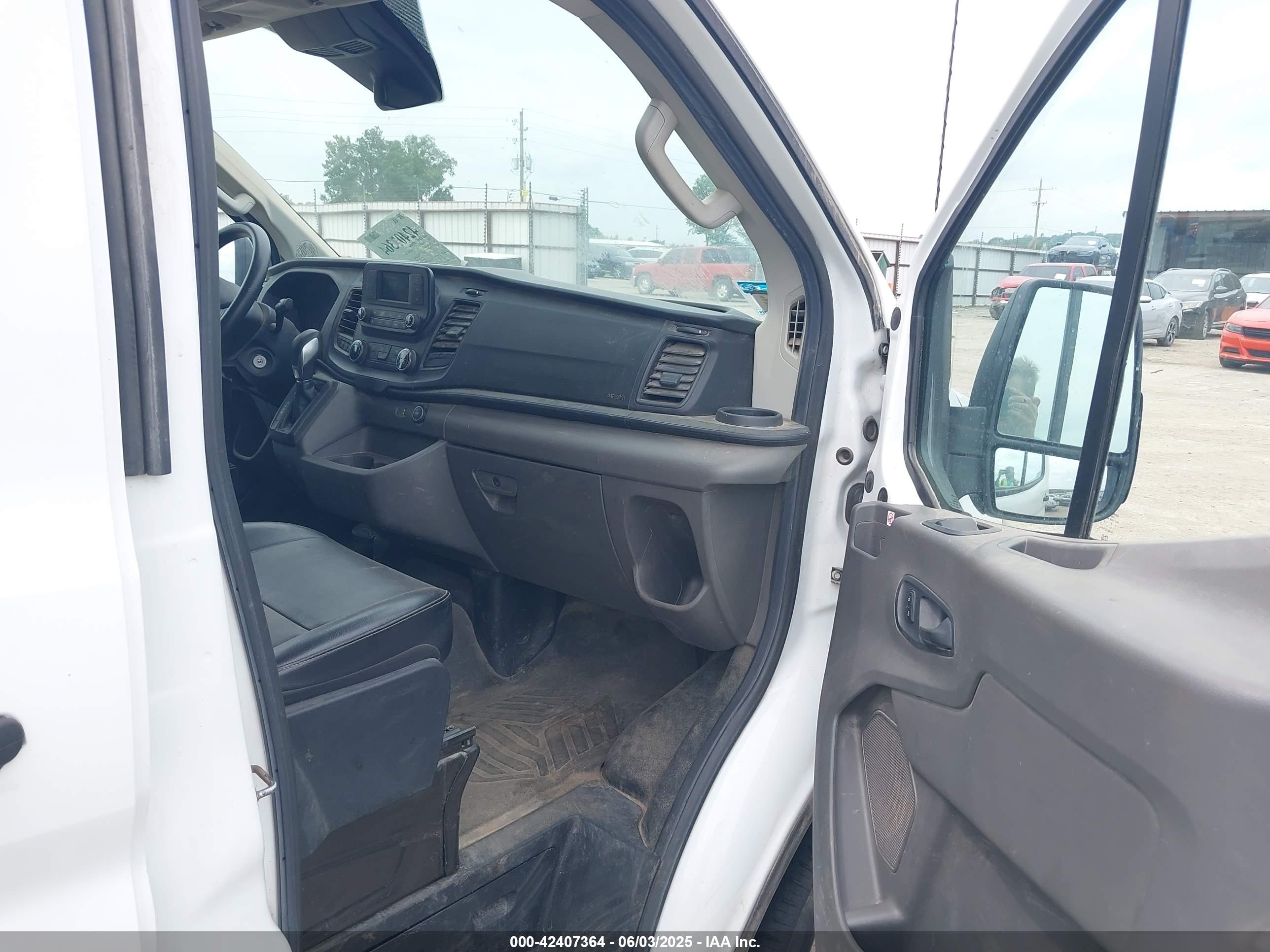FORD TRANSIT-250 image 5