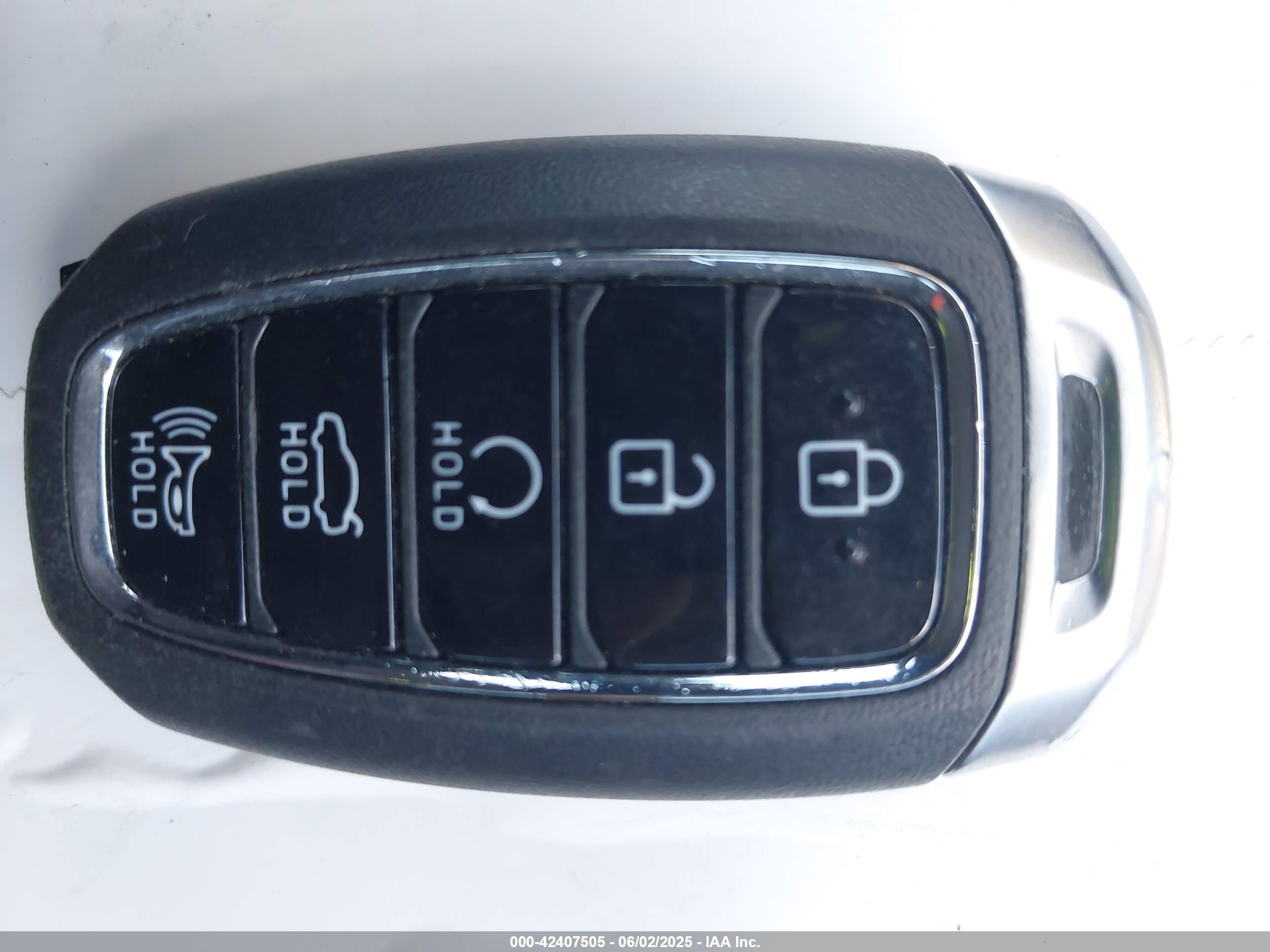 HYUNDAI ELANTRA image 11