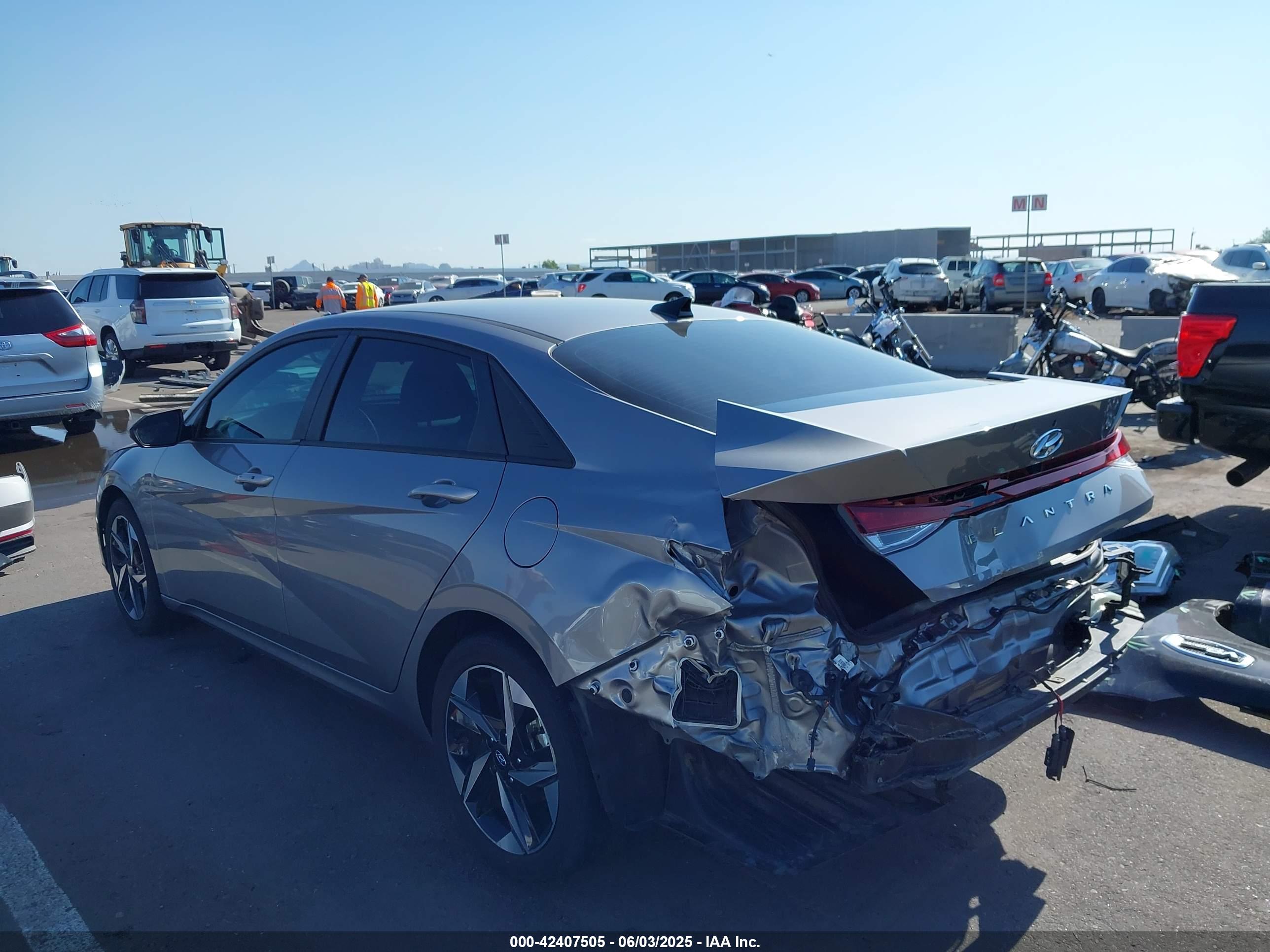HYUNDAI ELANTRA image 3