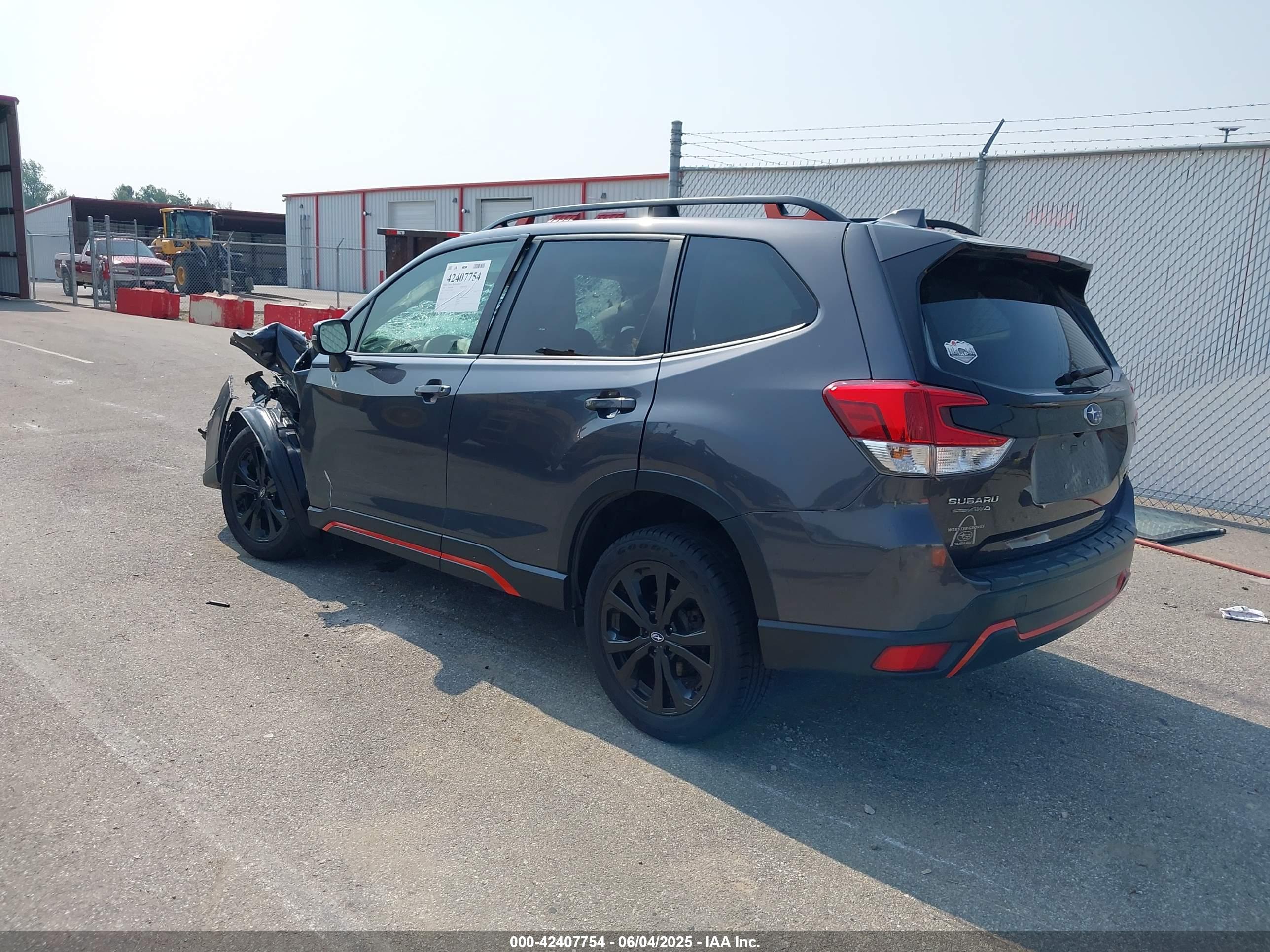 SUBARU FORESTER image 3
