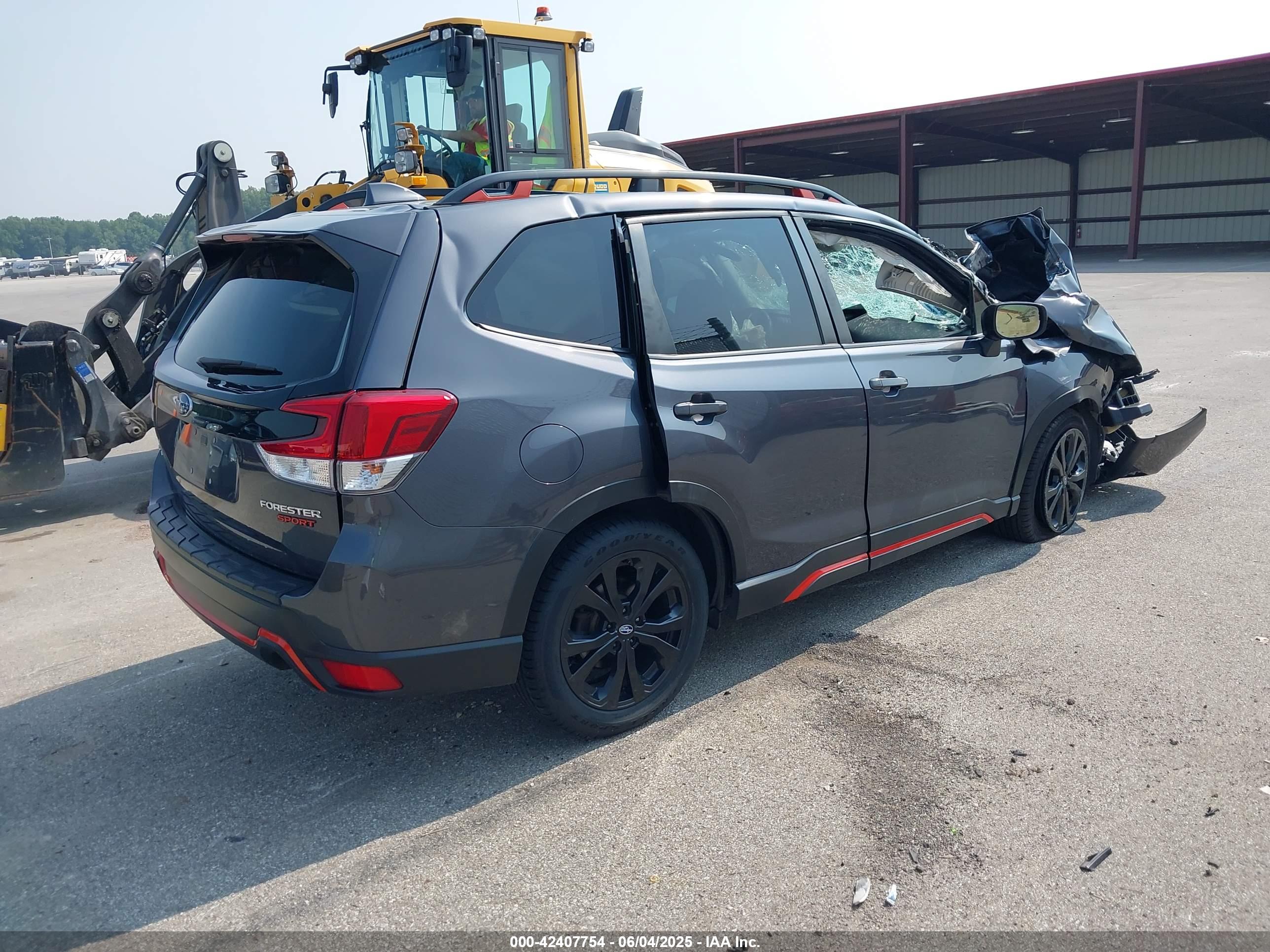 SUBARU FORESTER image 4
