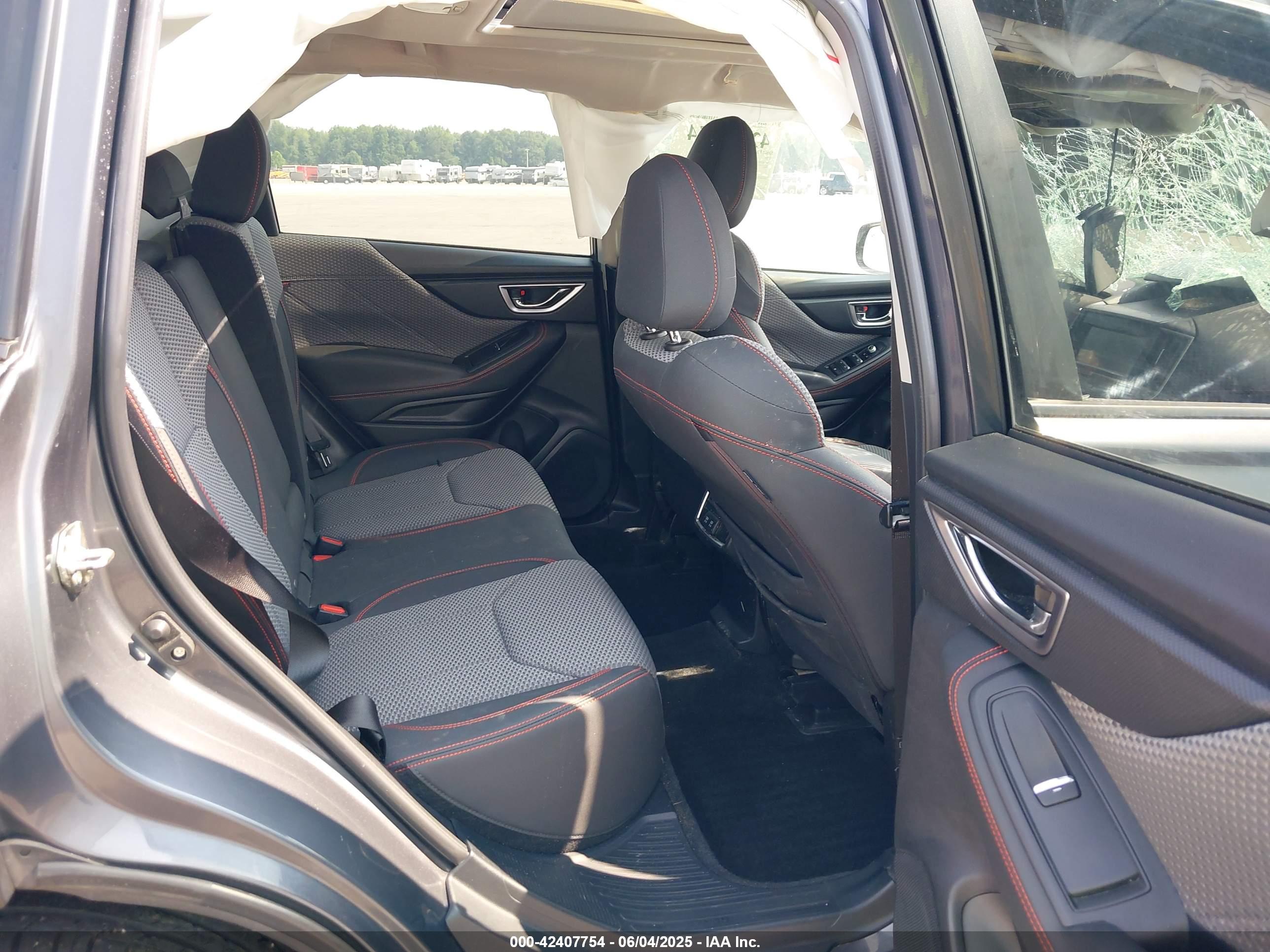 SUBARU FORESTER image 8