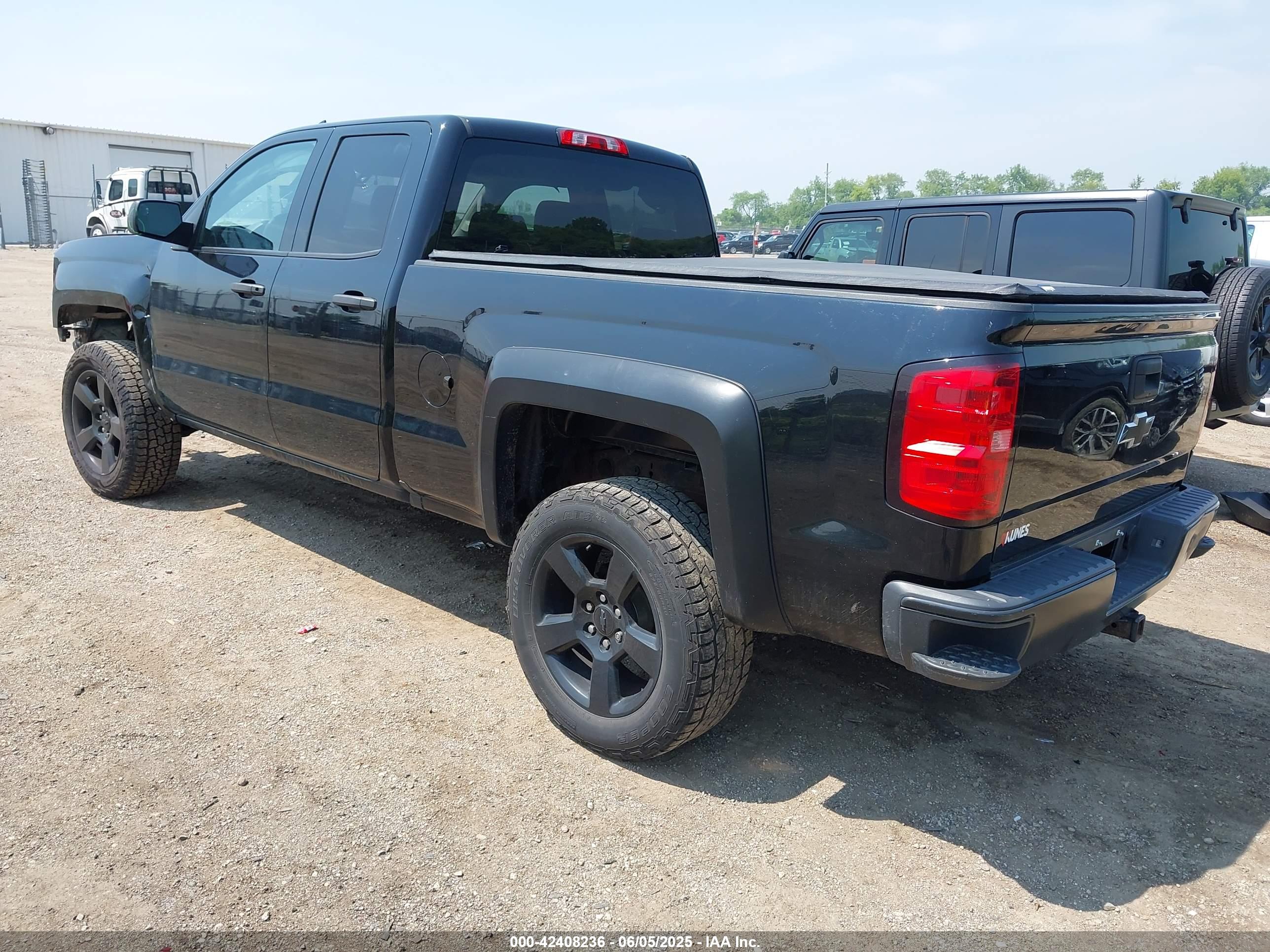 CHEVROLET SILVERADO image 3