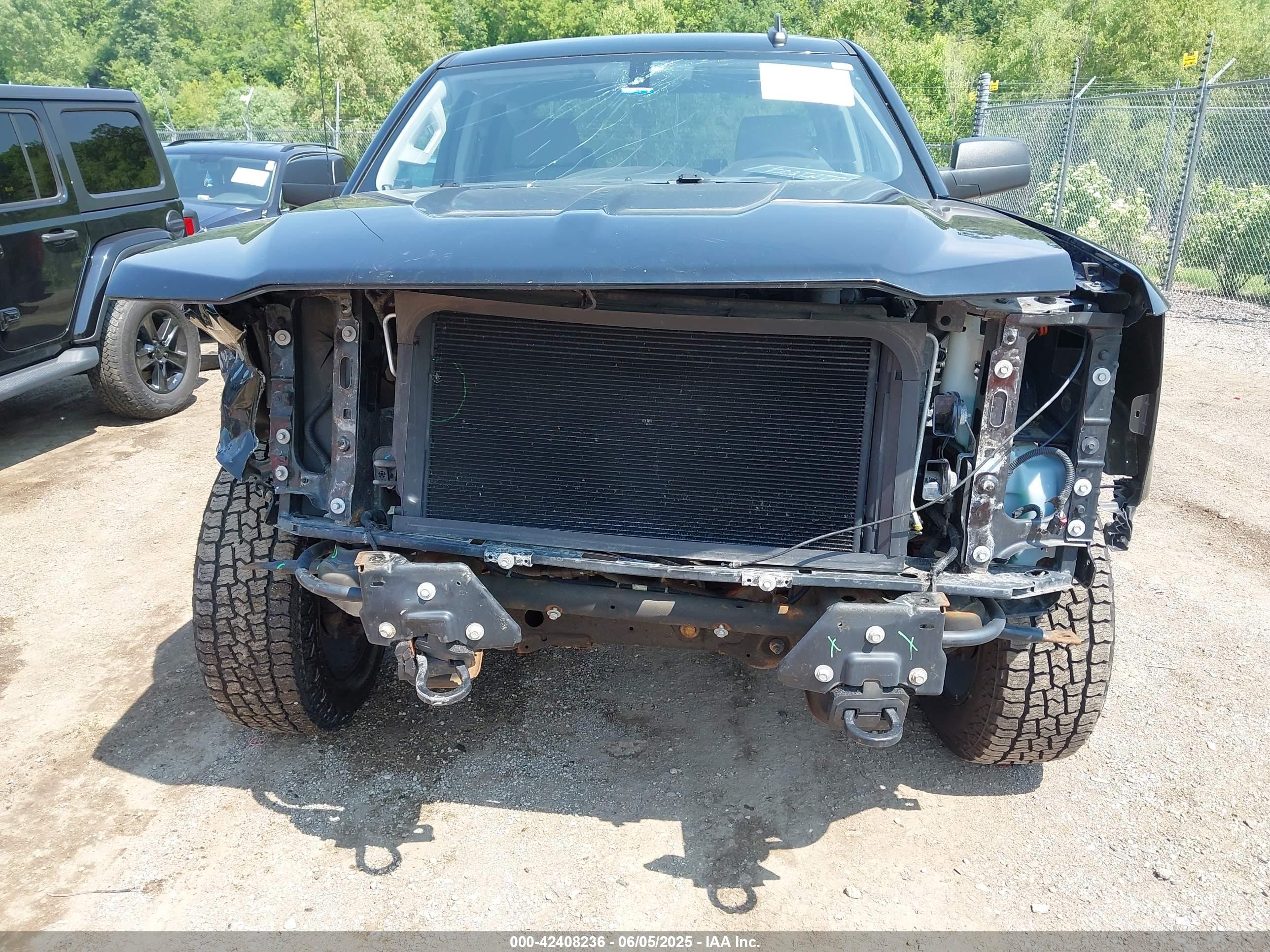 CHEVROLET SILVERADO image 6