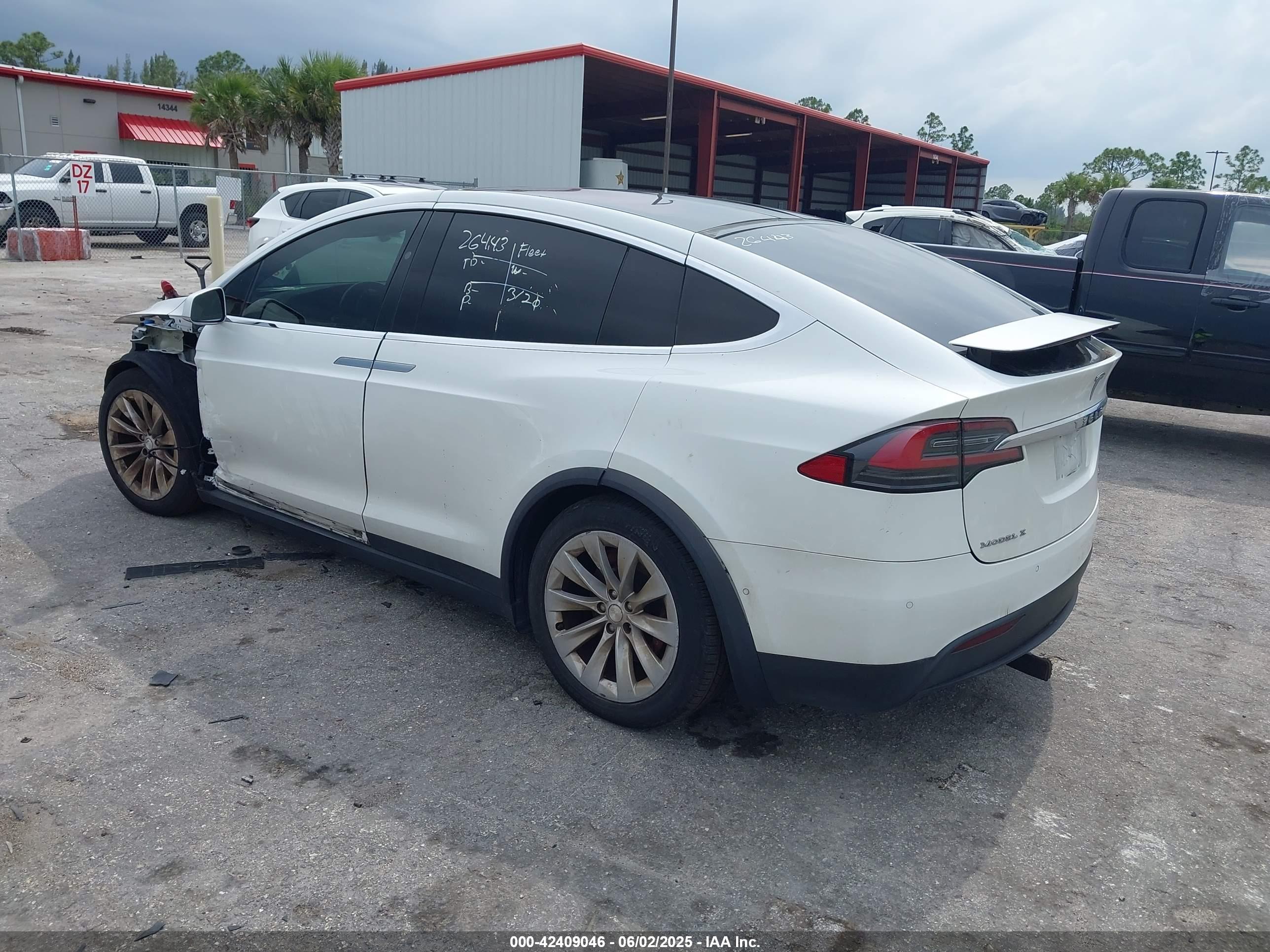 TESLA MODEL image 3