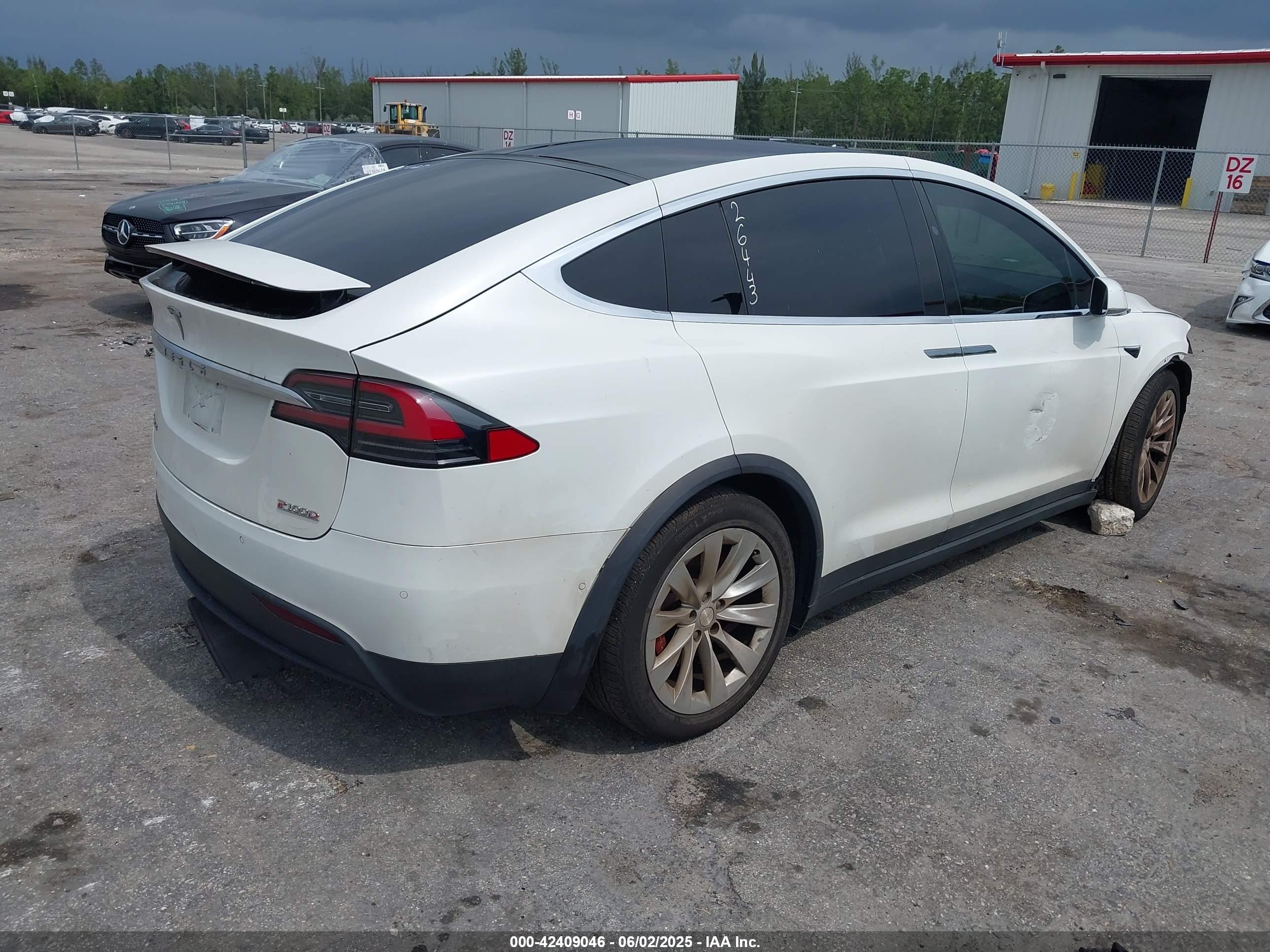 TESLA MODEL image 4