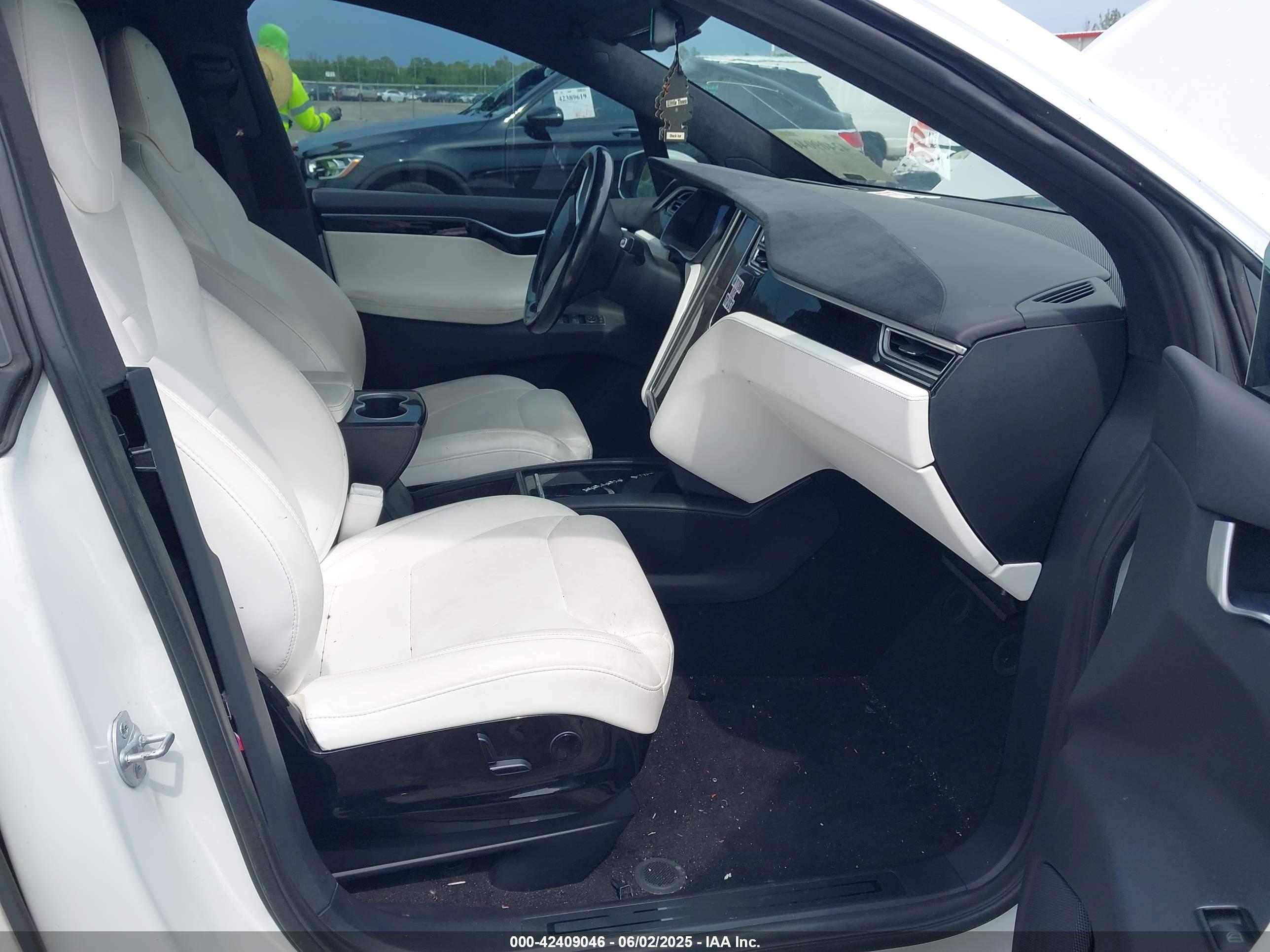 TESLA MODEL image 5
