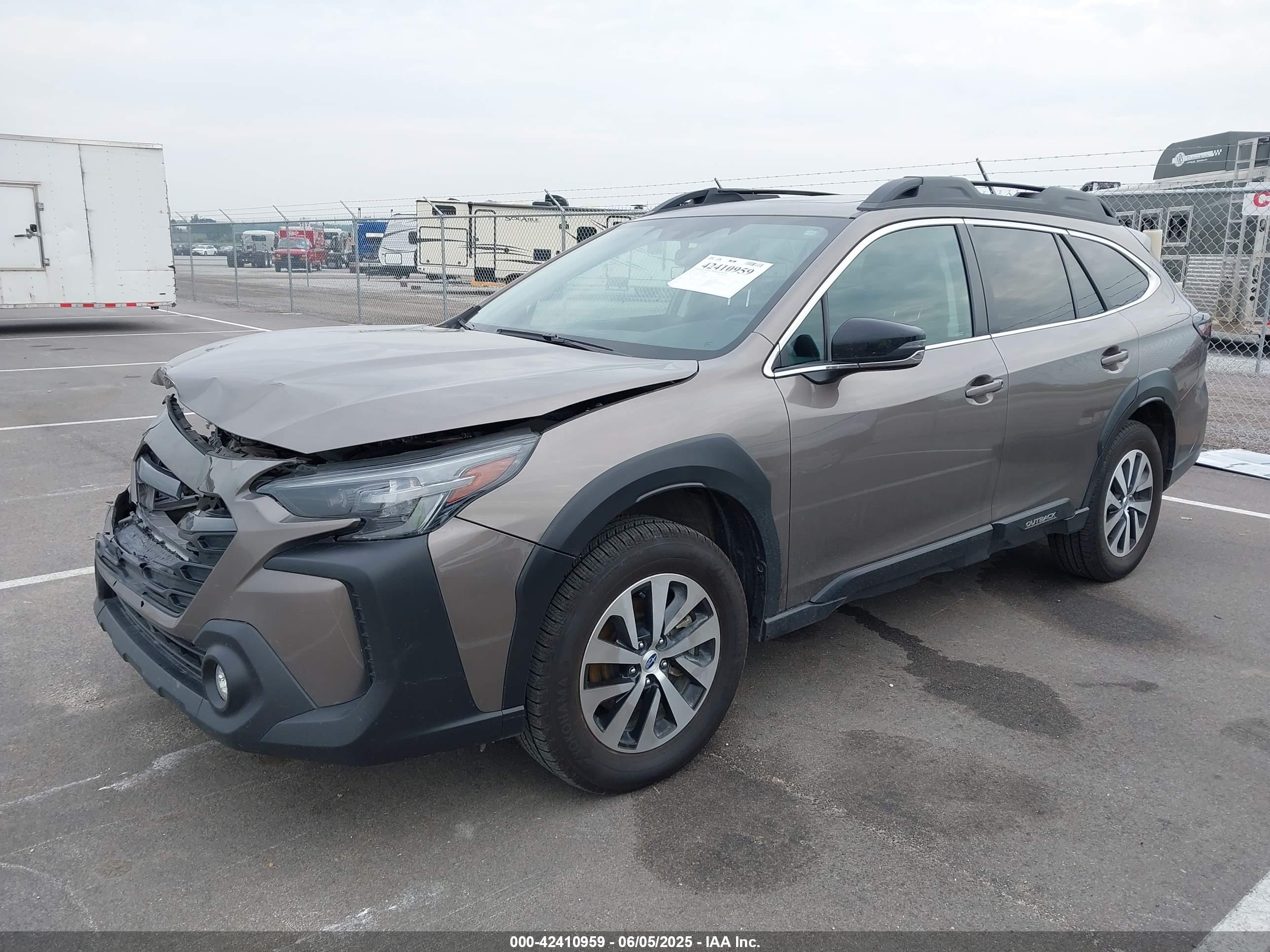 SUBARU OUTBACK image 2