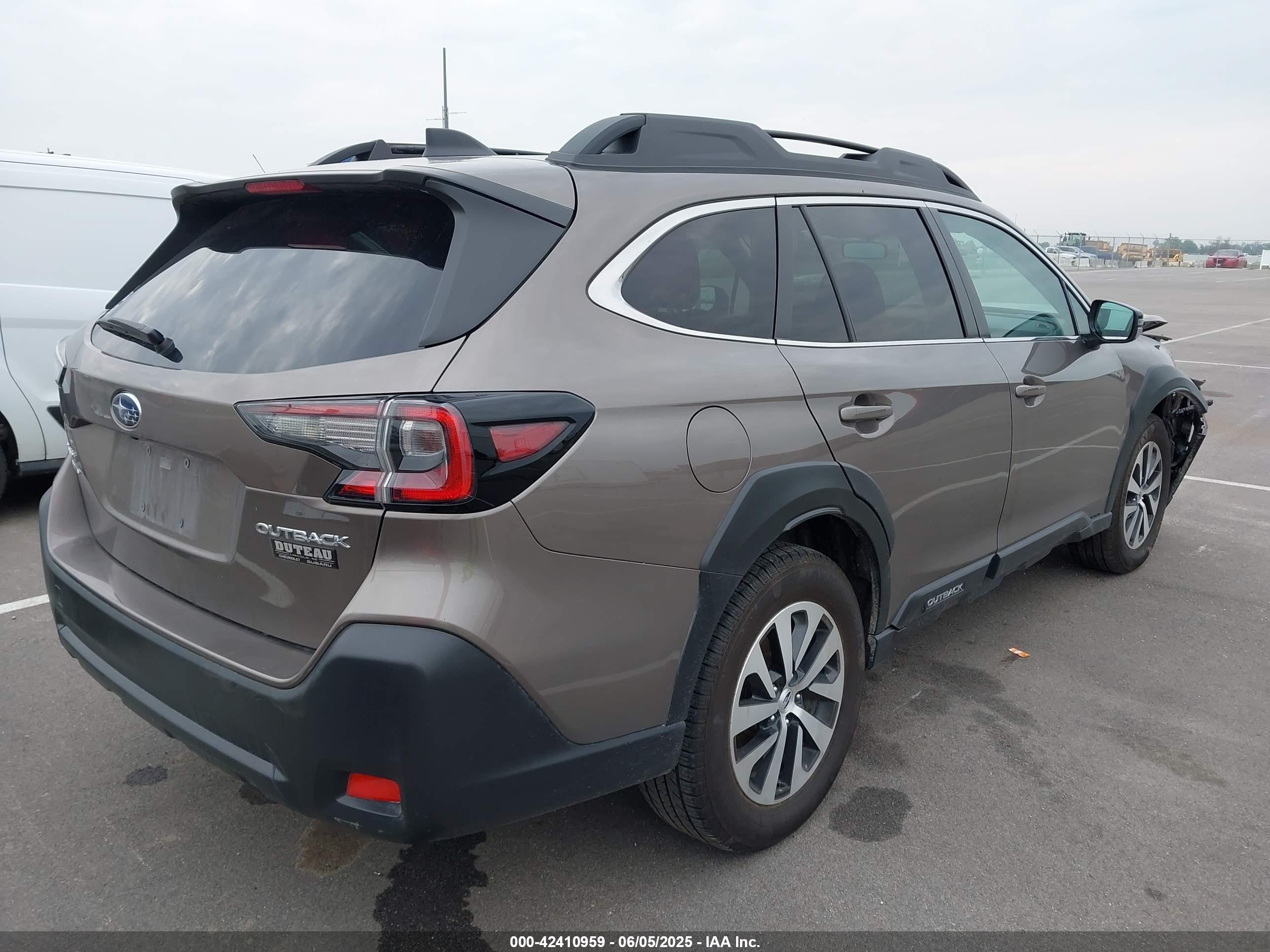 SUBARU OUTBACK image 4
