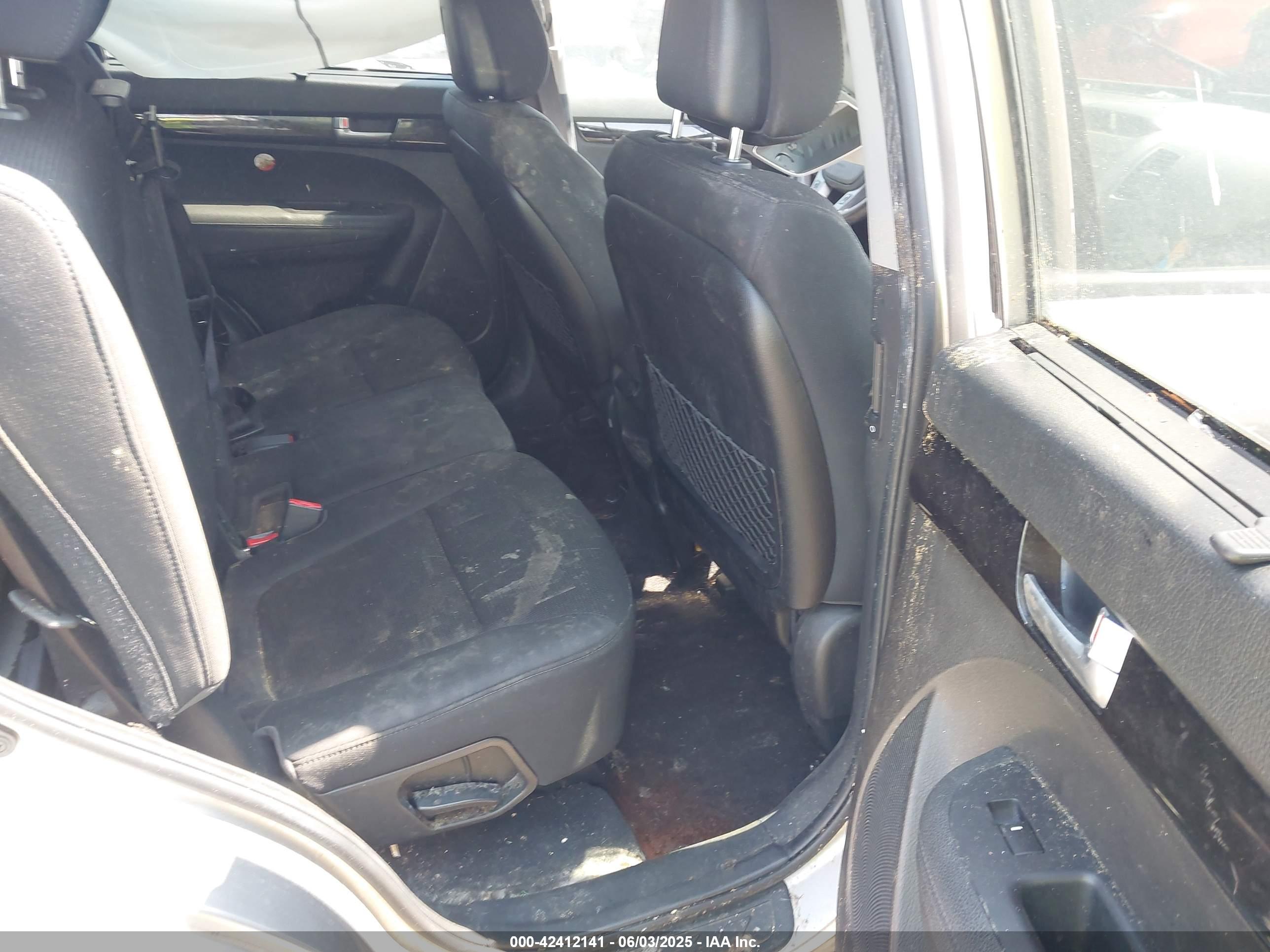 KIA SORENTO image 8