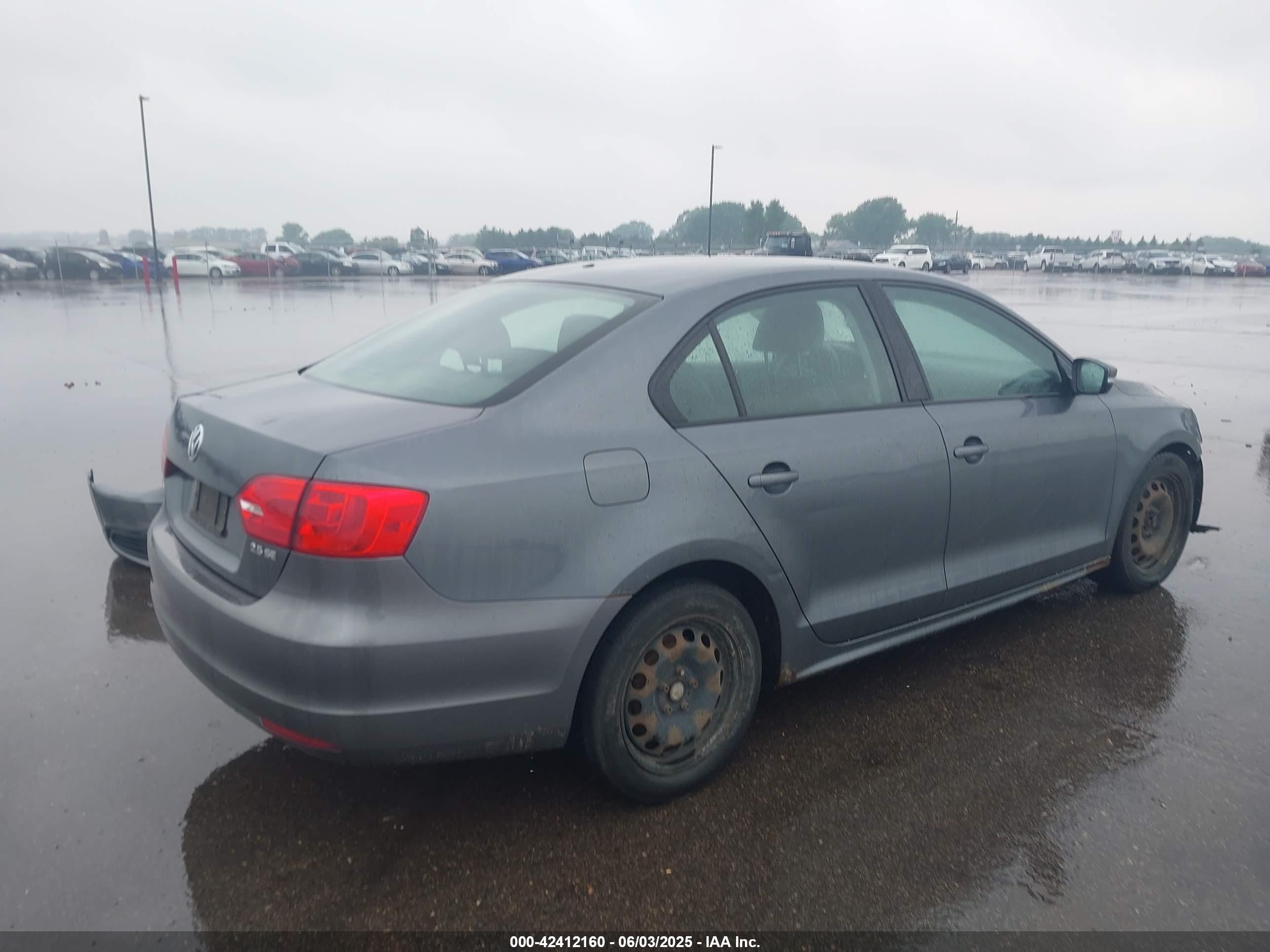 VOLKSWAGEN JETTA image 4