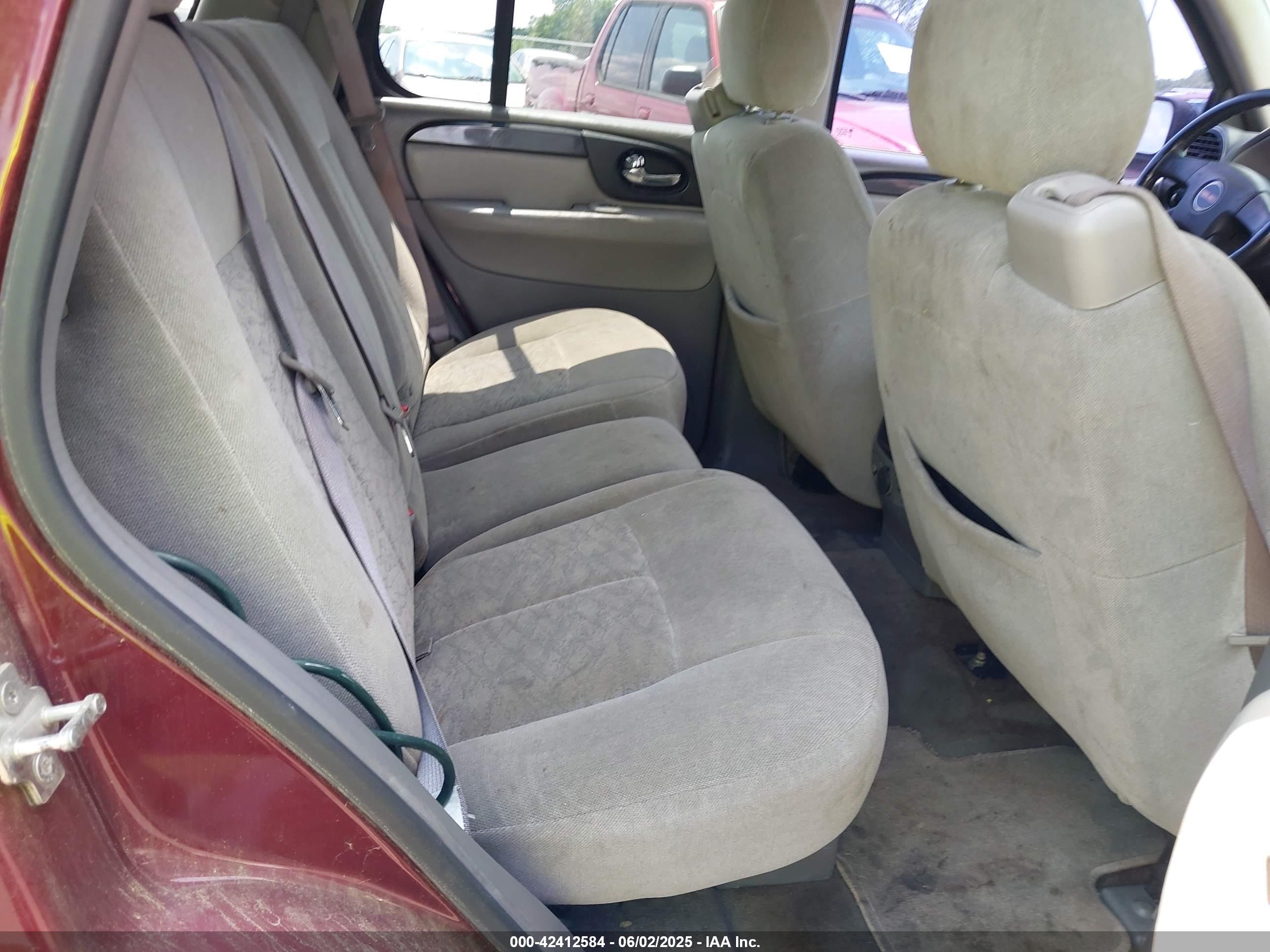 GMC ENVOY image 8
