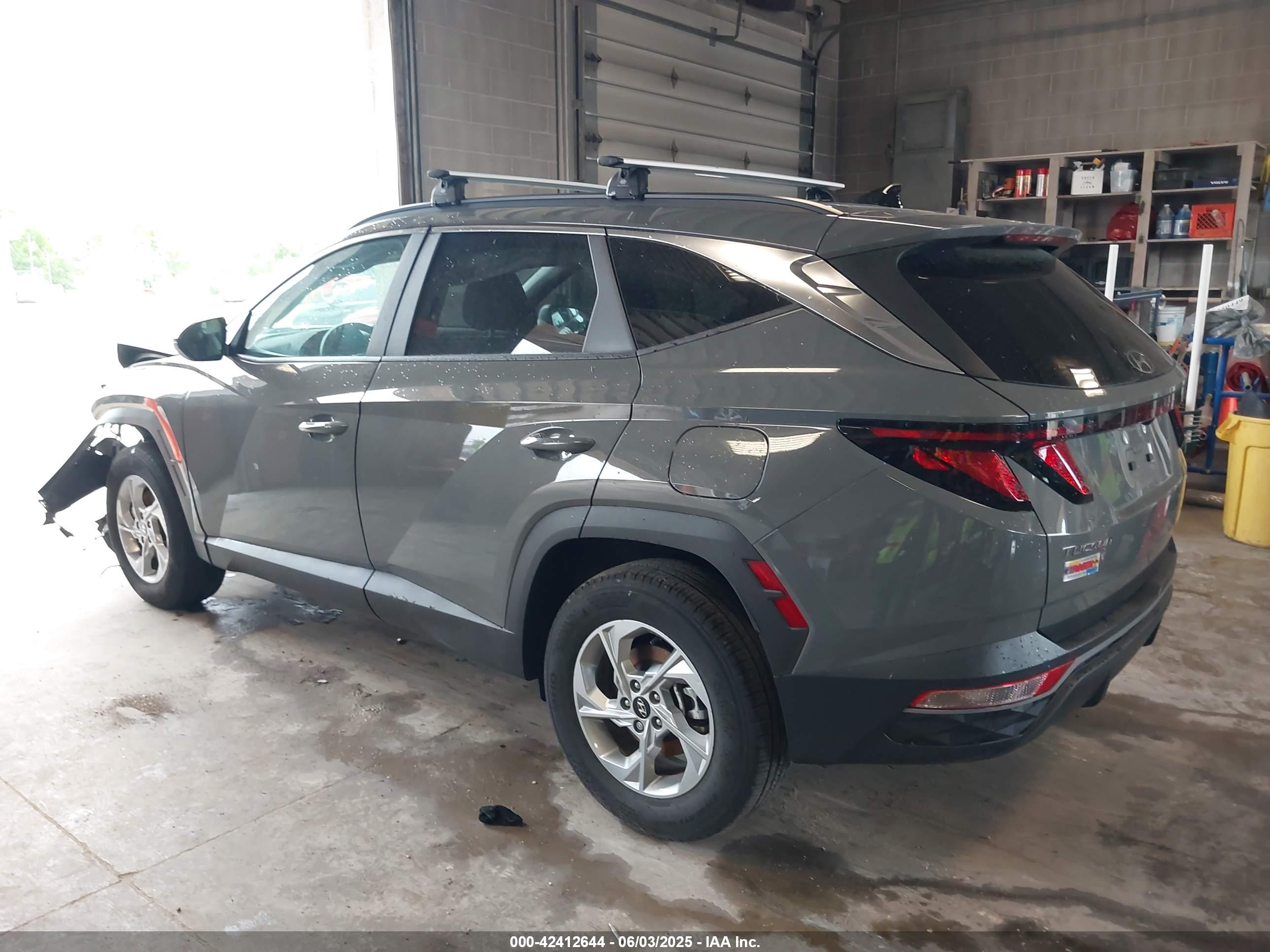 HYUNDAI TUCSON image 3