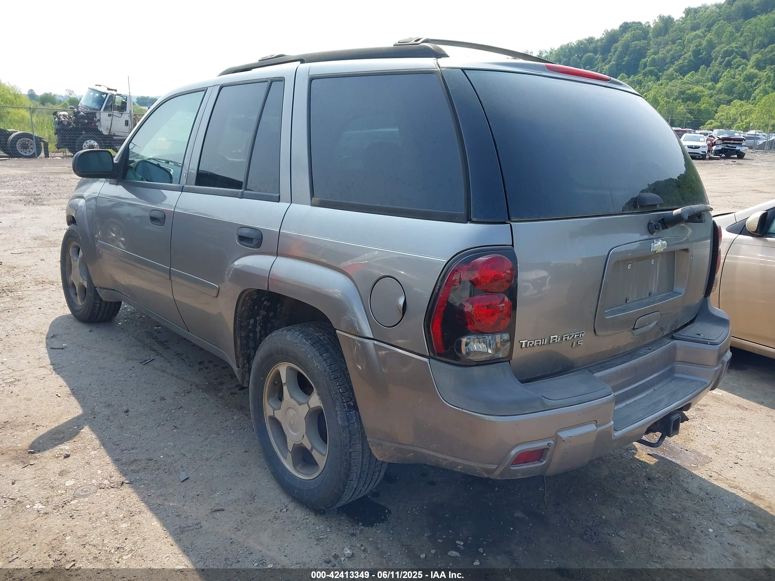 CHEVROLET TRAILBLAZER image 3