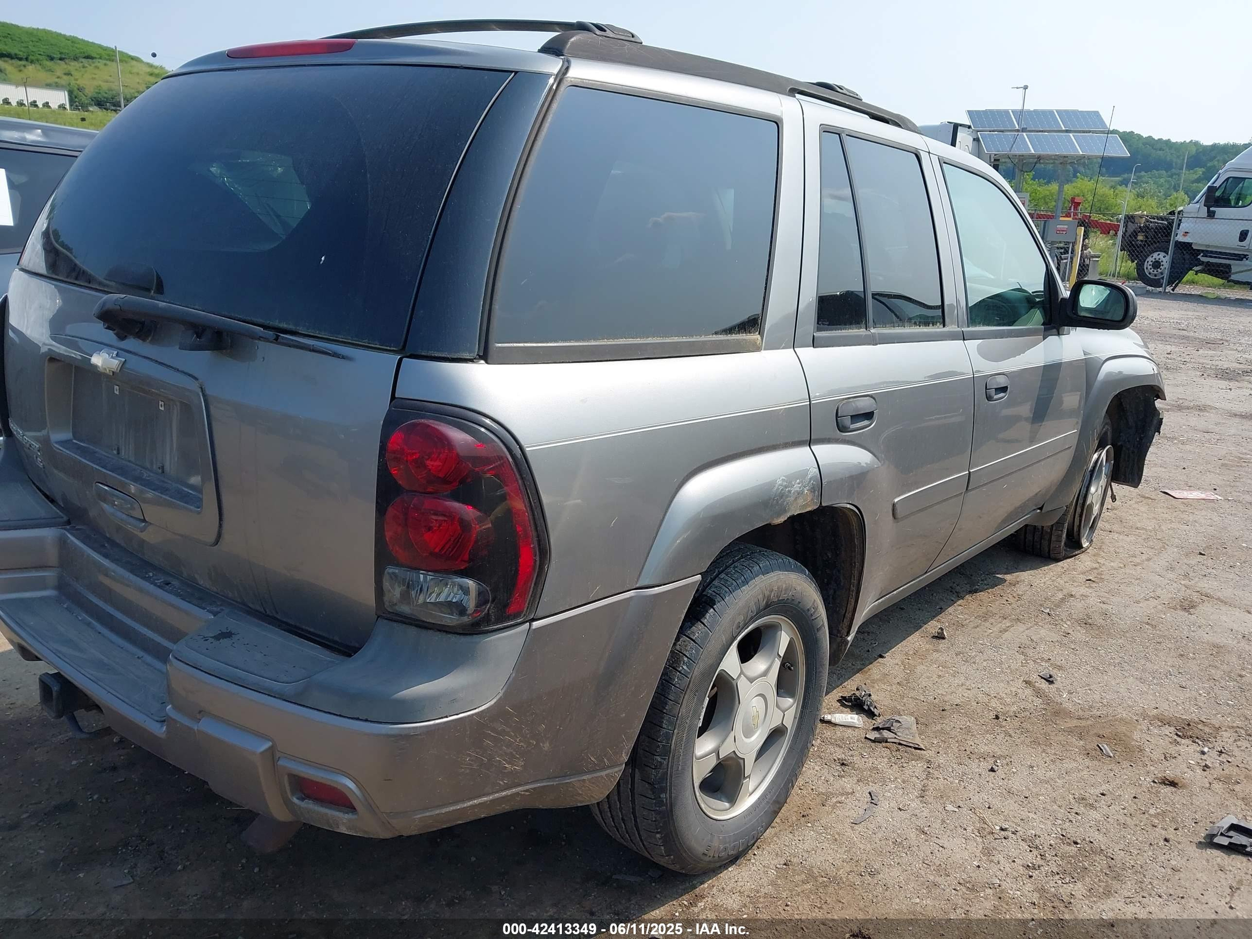 CHEVROLET TRAILBLAZER image 4