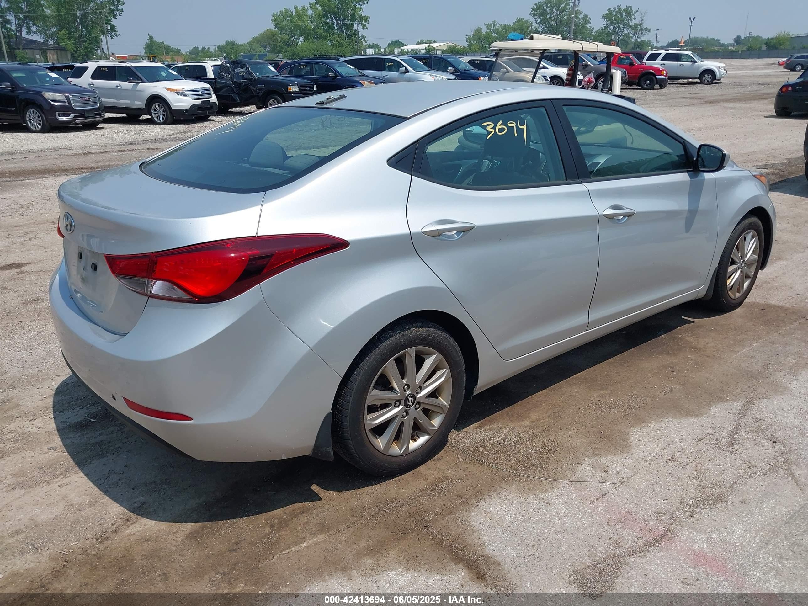 HYUNDAI ELANTRA image 4
