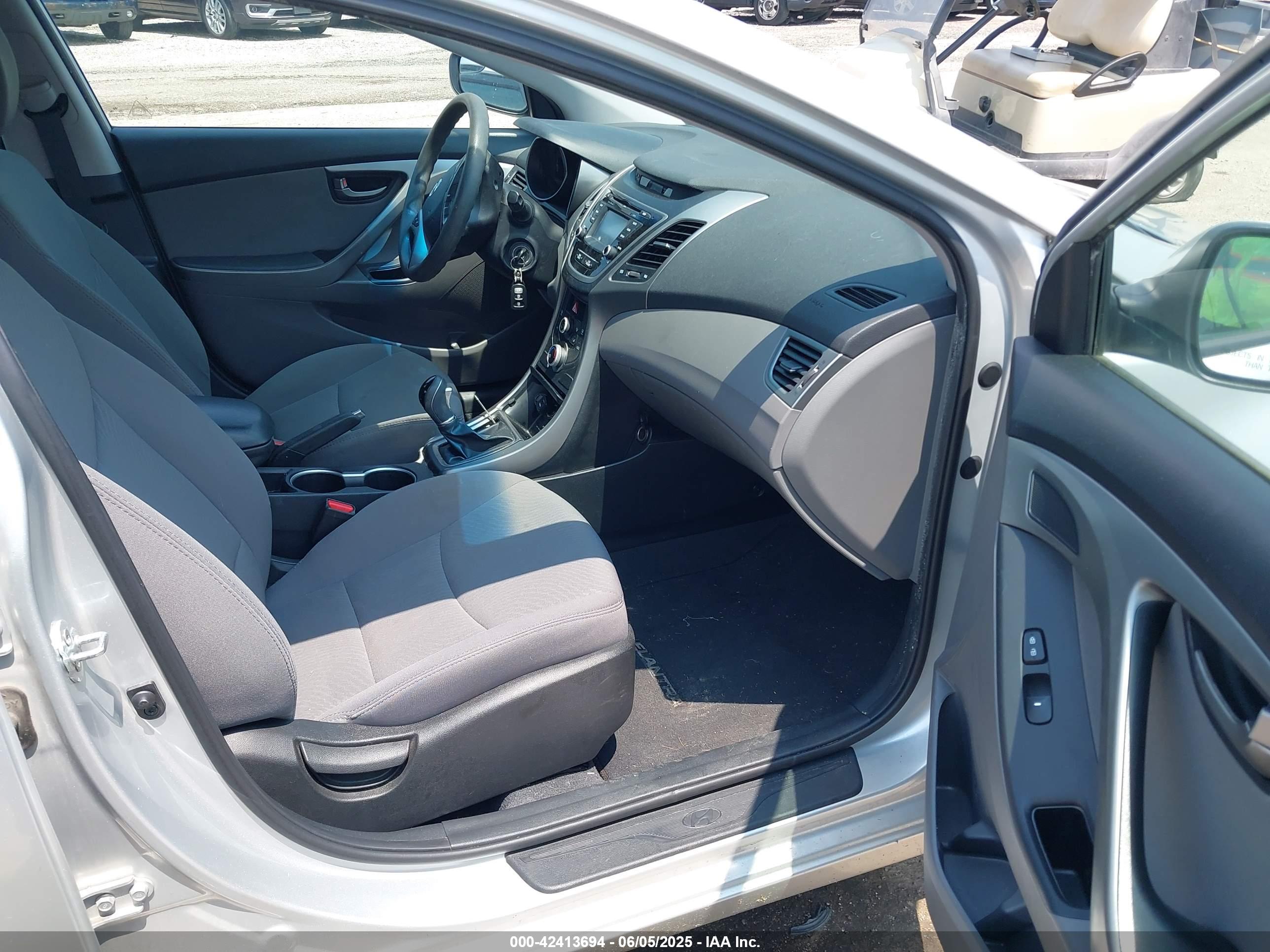 HYUNDAI ELANTRA image 5