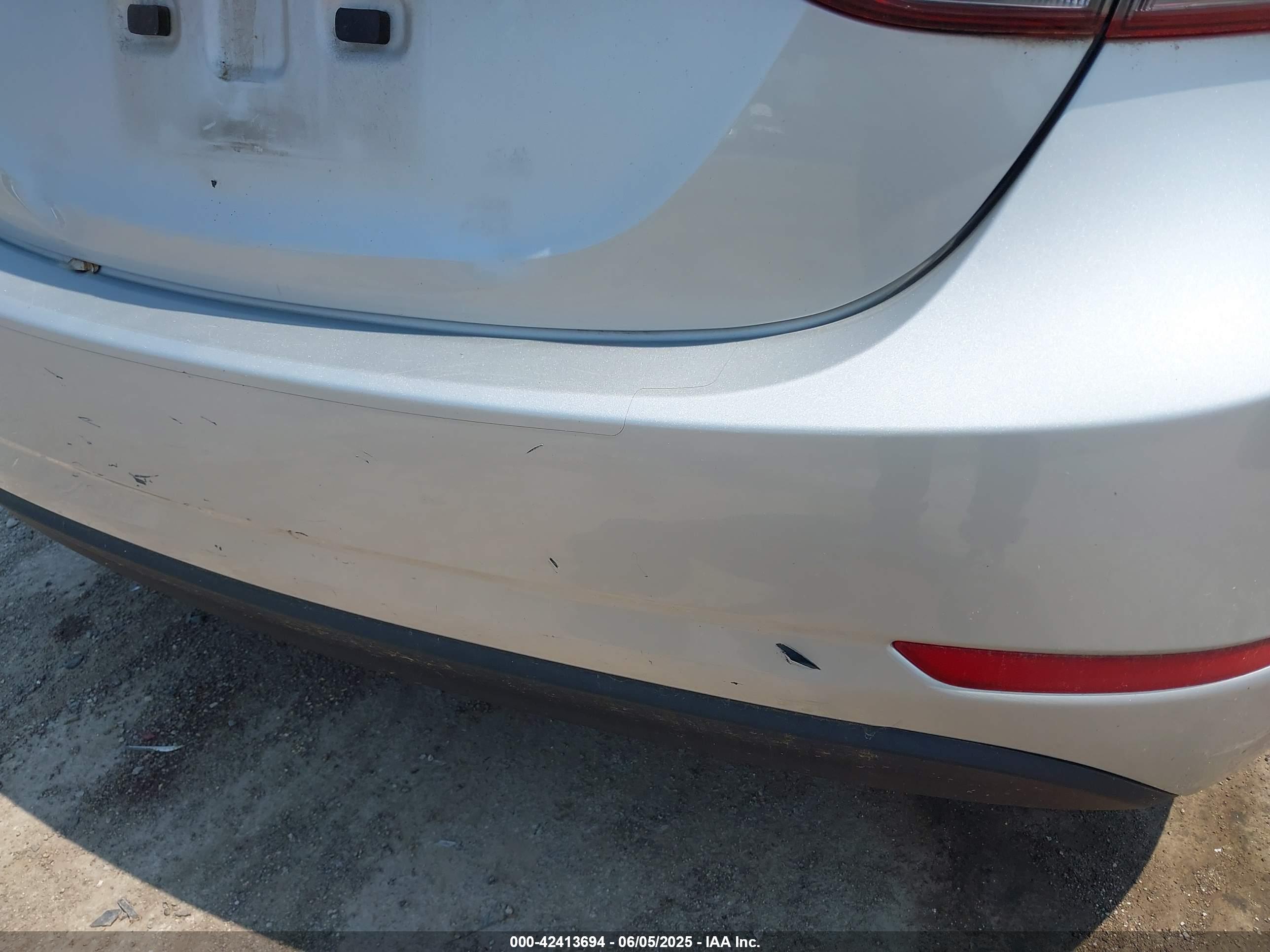 HYUNDAI ELANTRA image 6