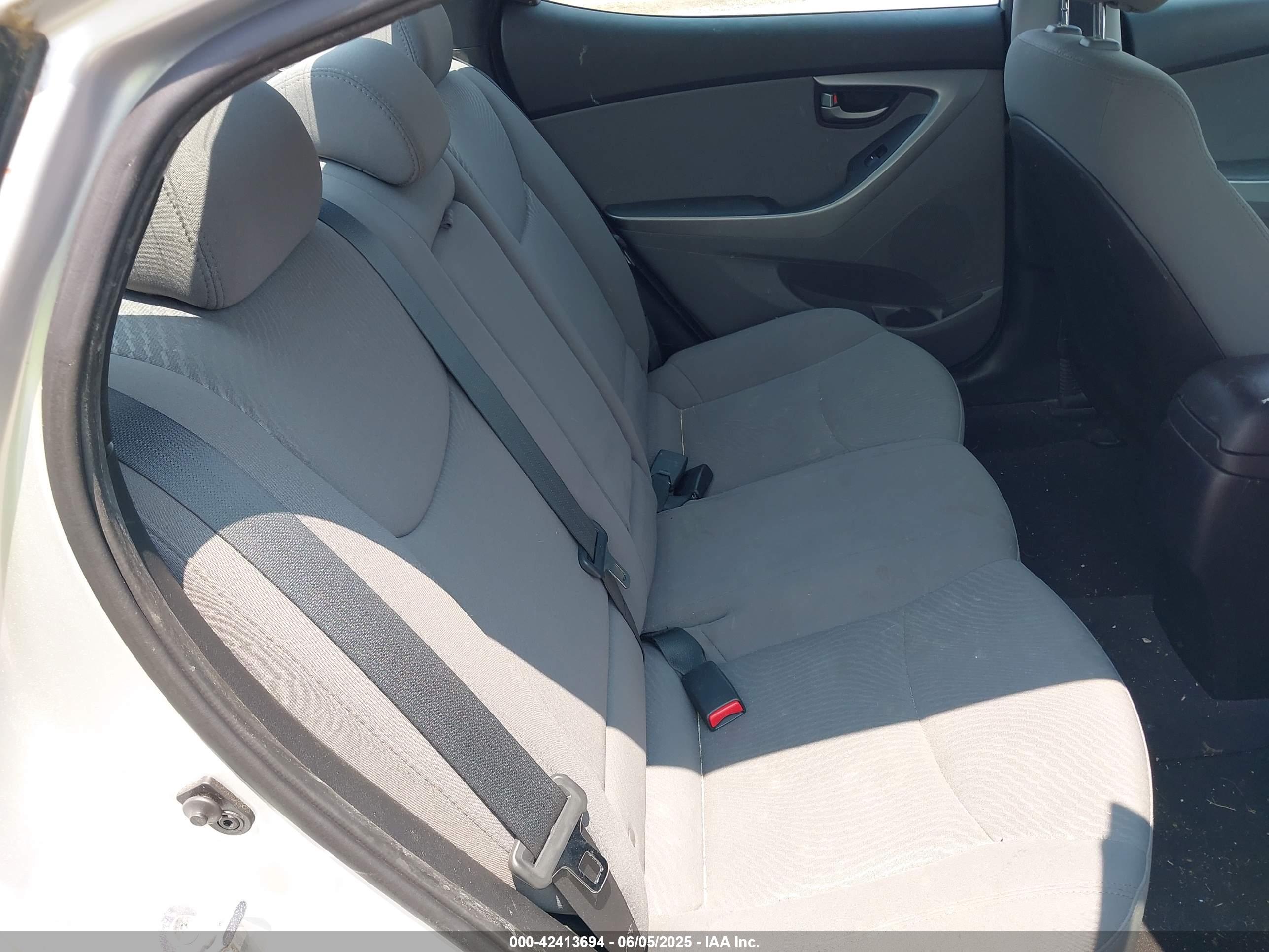 HYUNDAI ELANTRA image 8