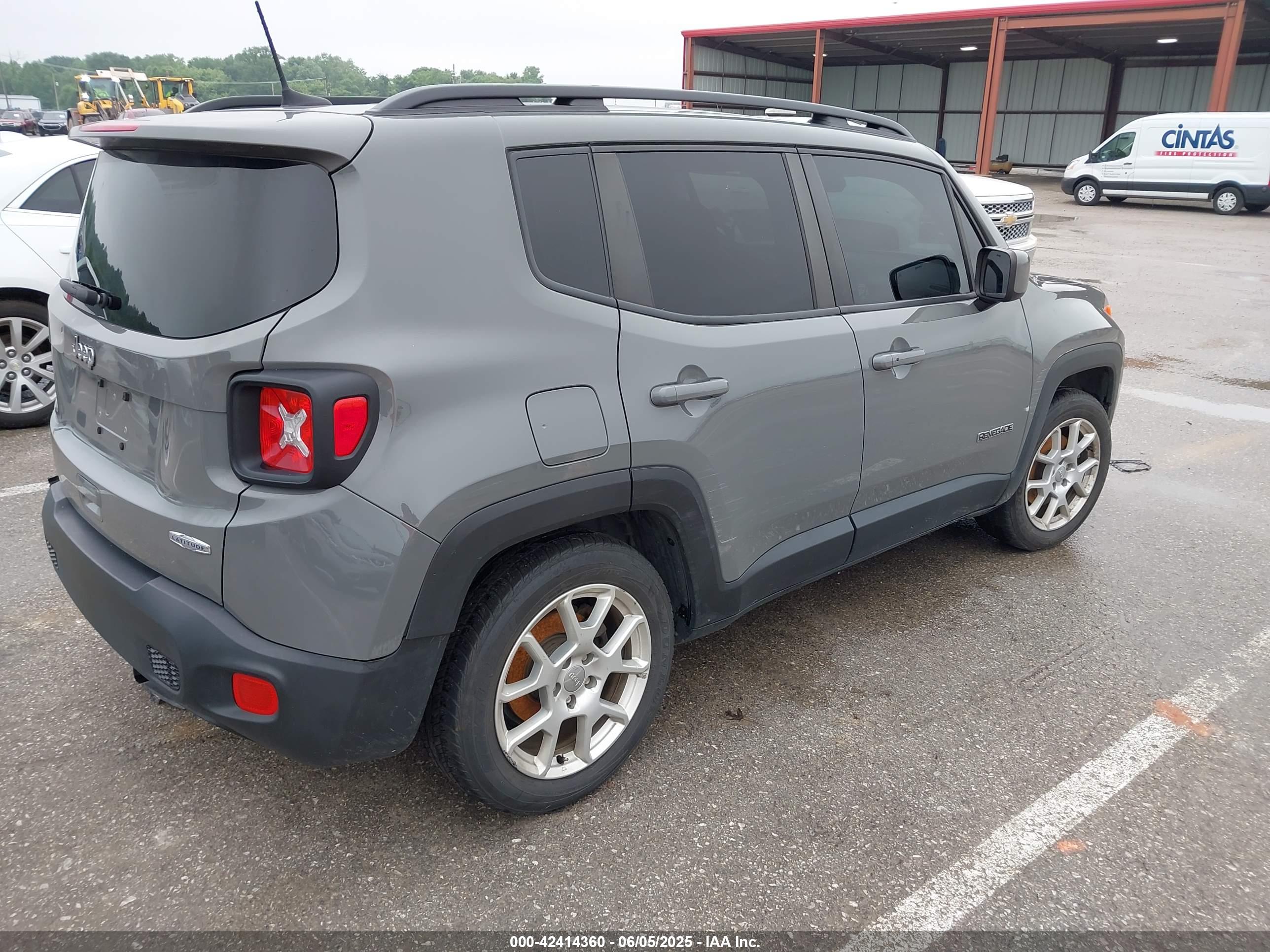 JEEP RENEGADE image 4