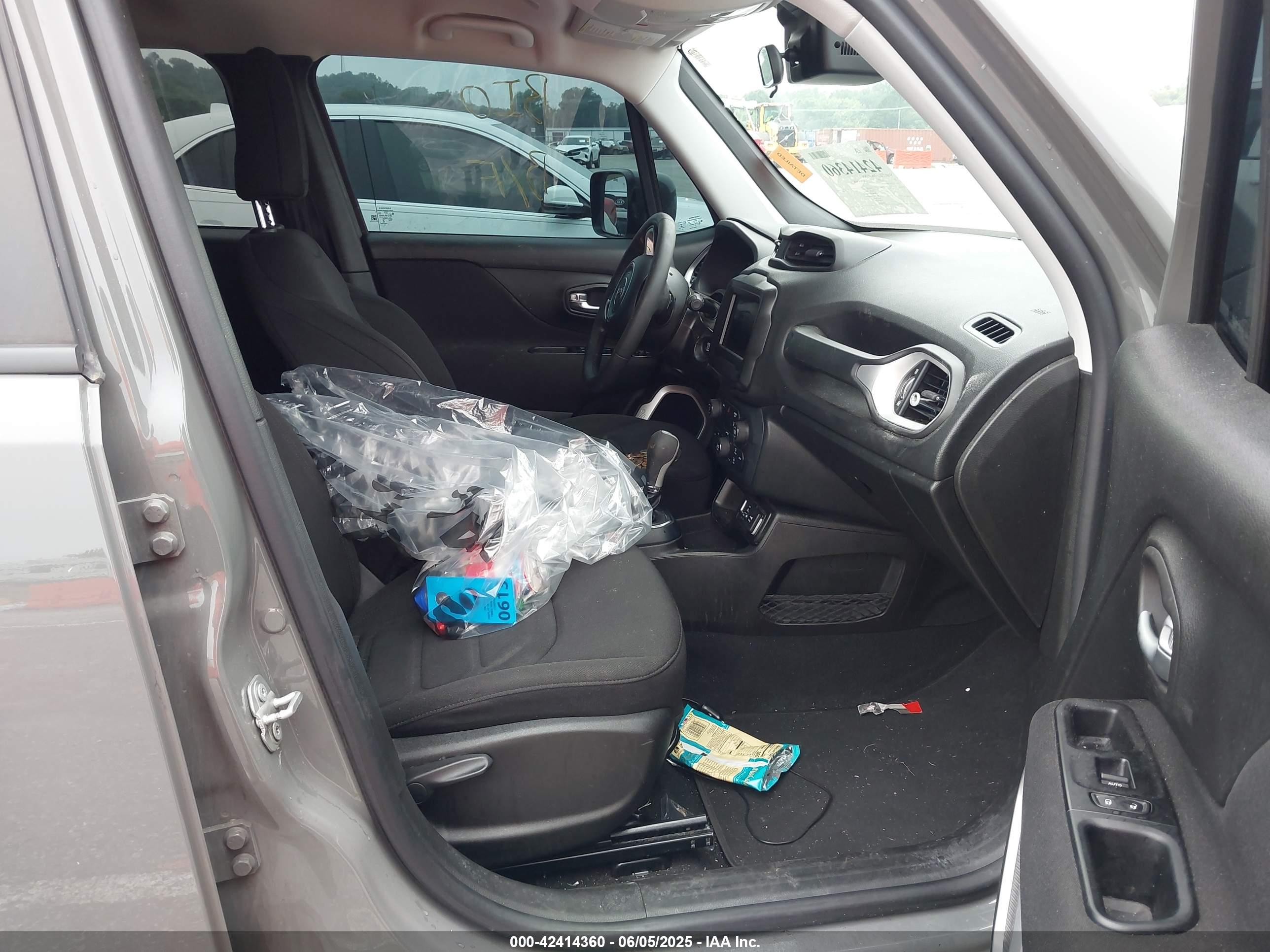 JEEP RENEGADE image 5