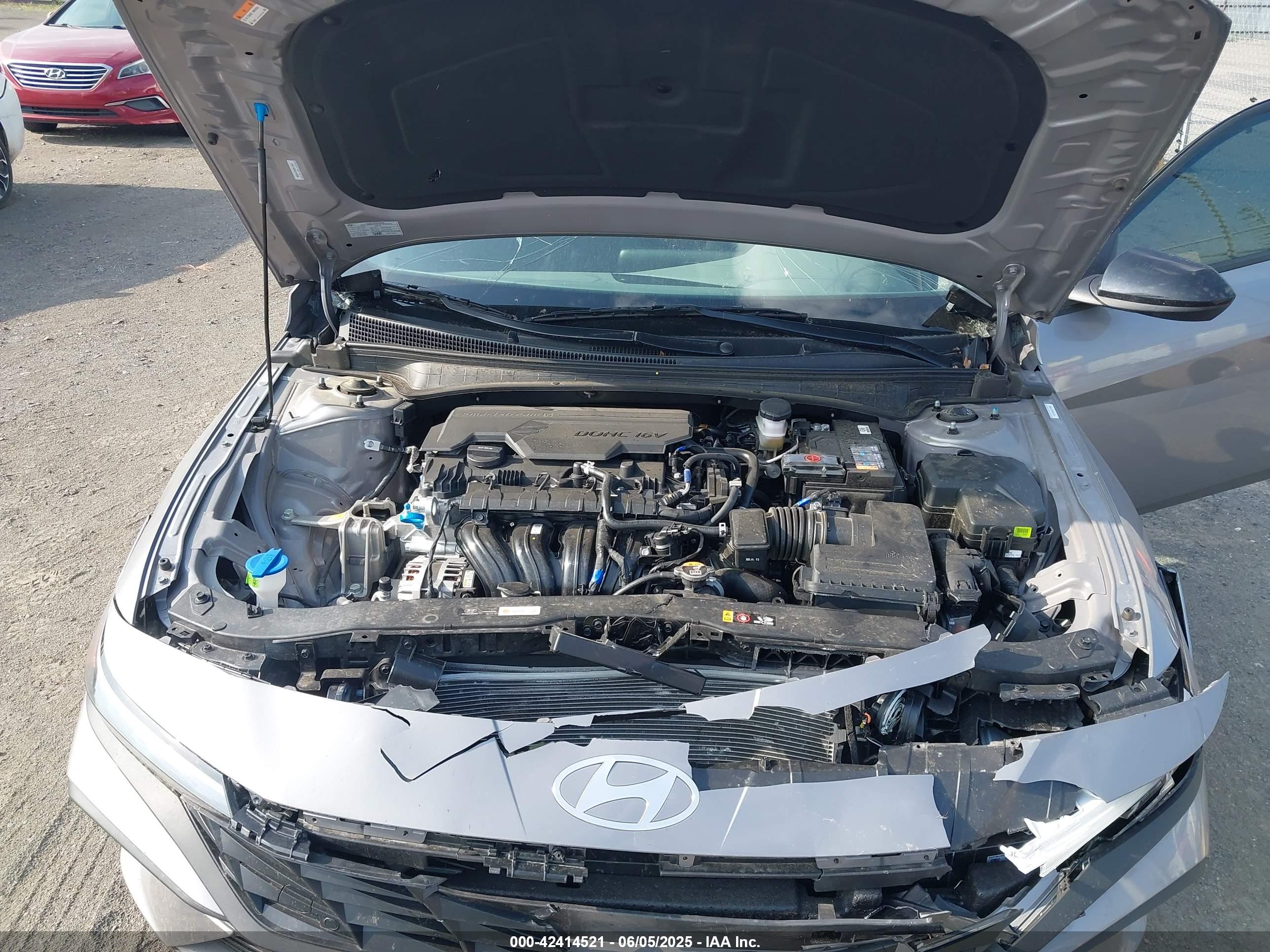 HYUNDAI ELANTRA image 10