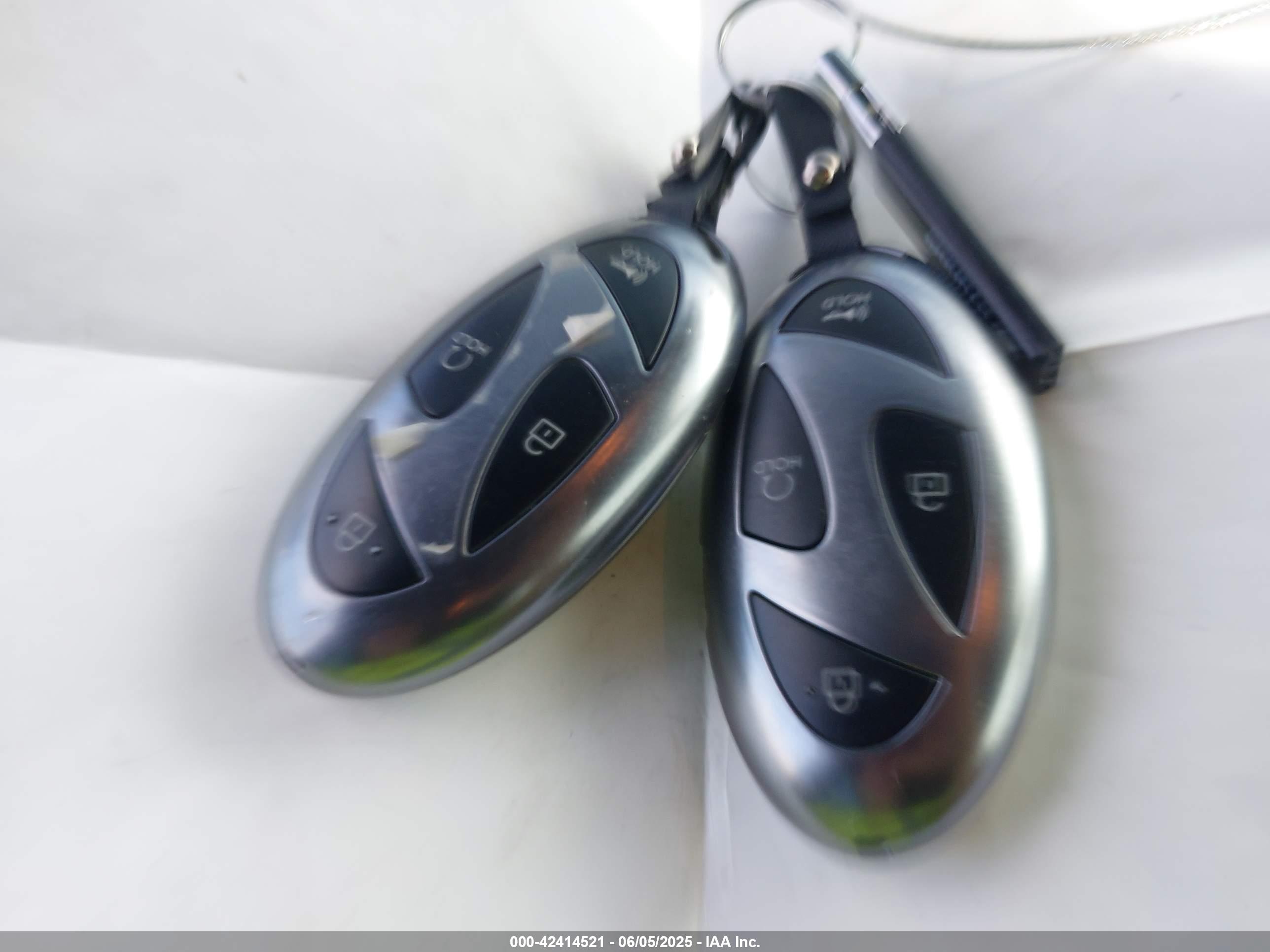 HYUNDAI ELANTRA image 11