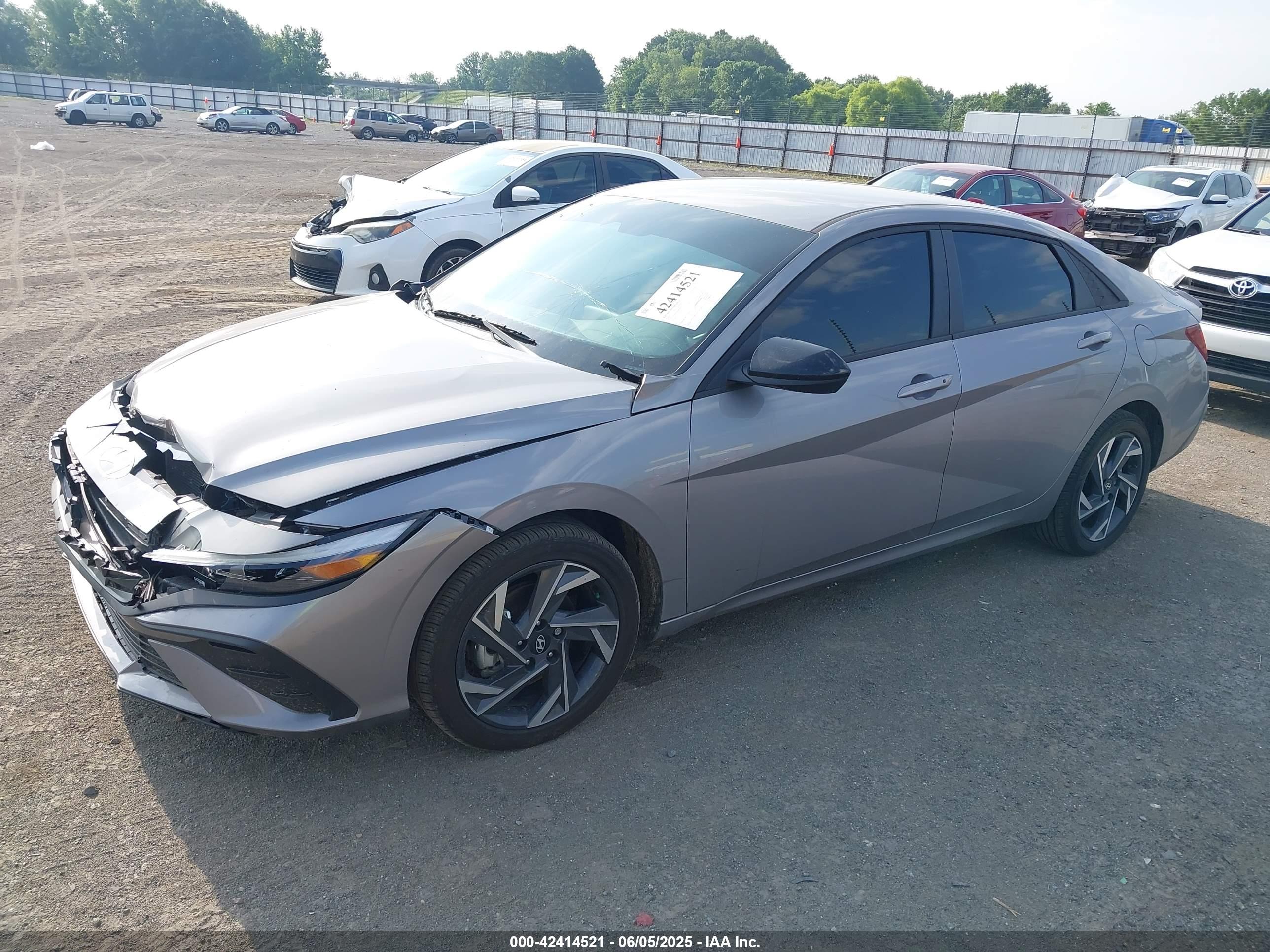 HYUNDAI ELANTRA image 2