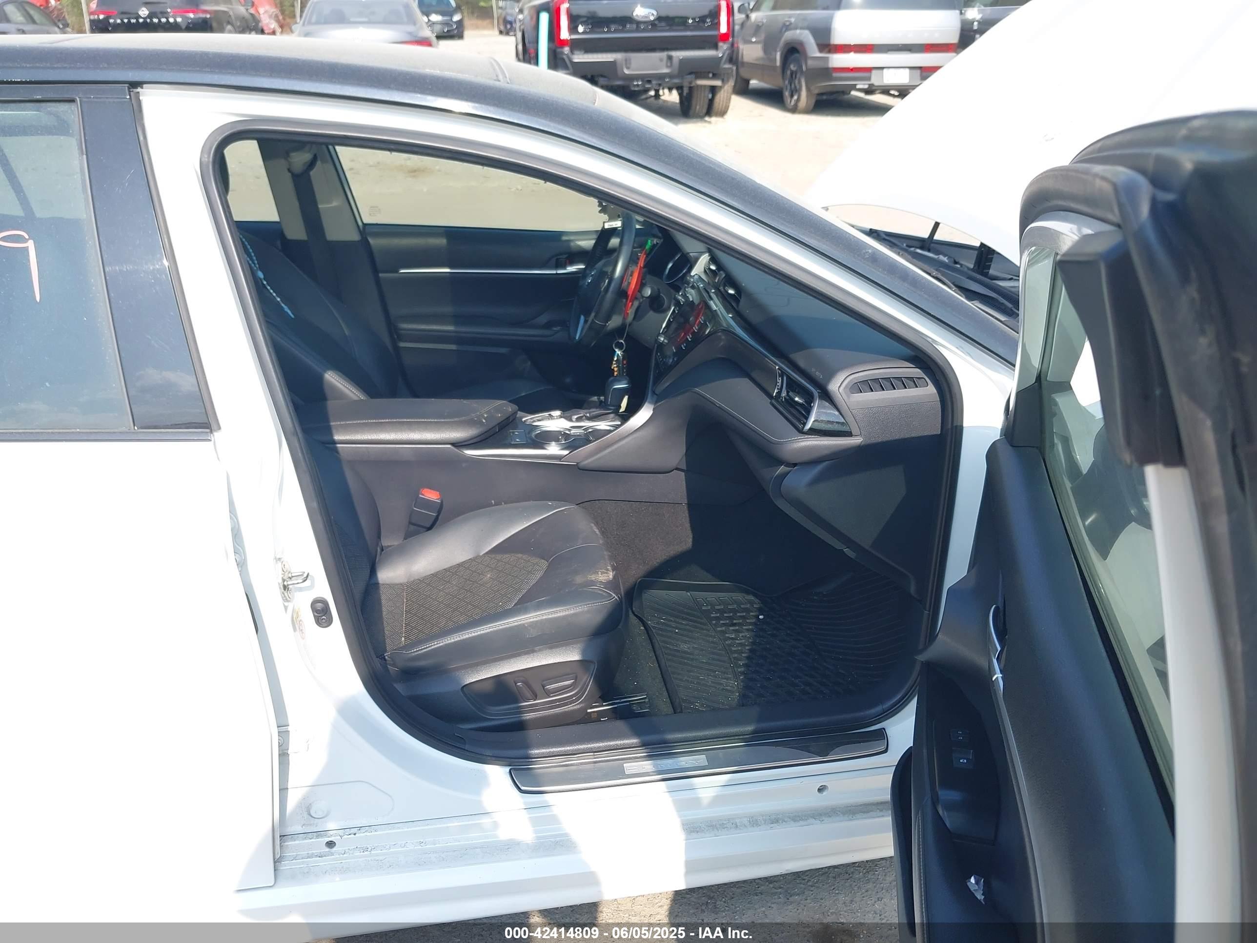 TOYOTA CAMRY image 5