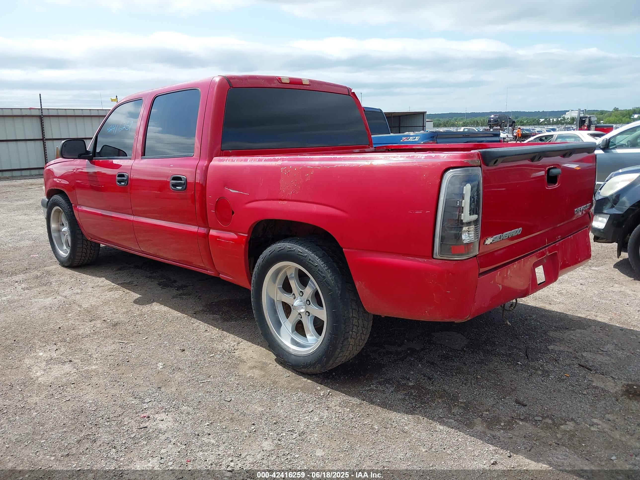 CHEVROLET SILVERADO image 3