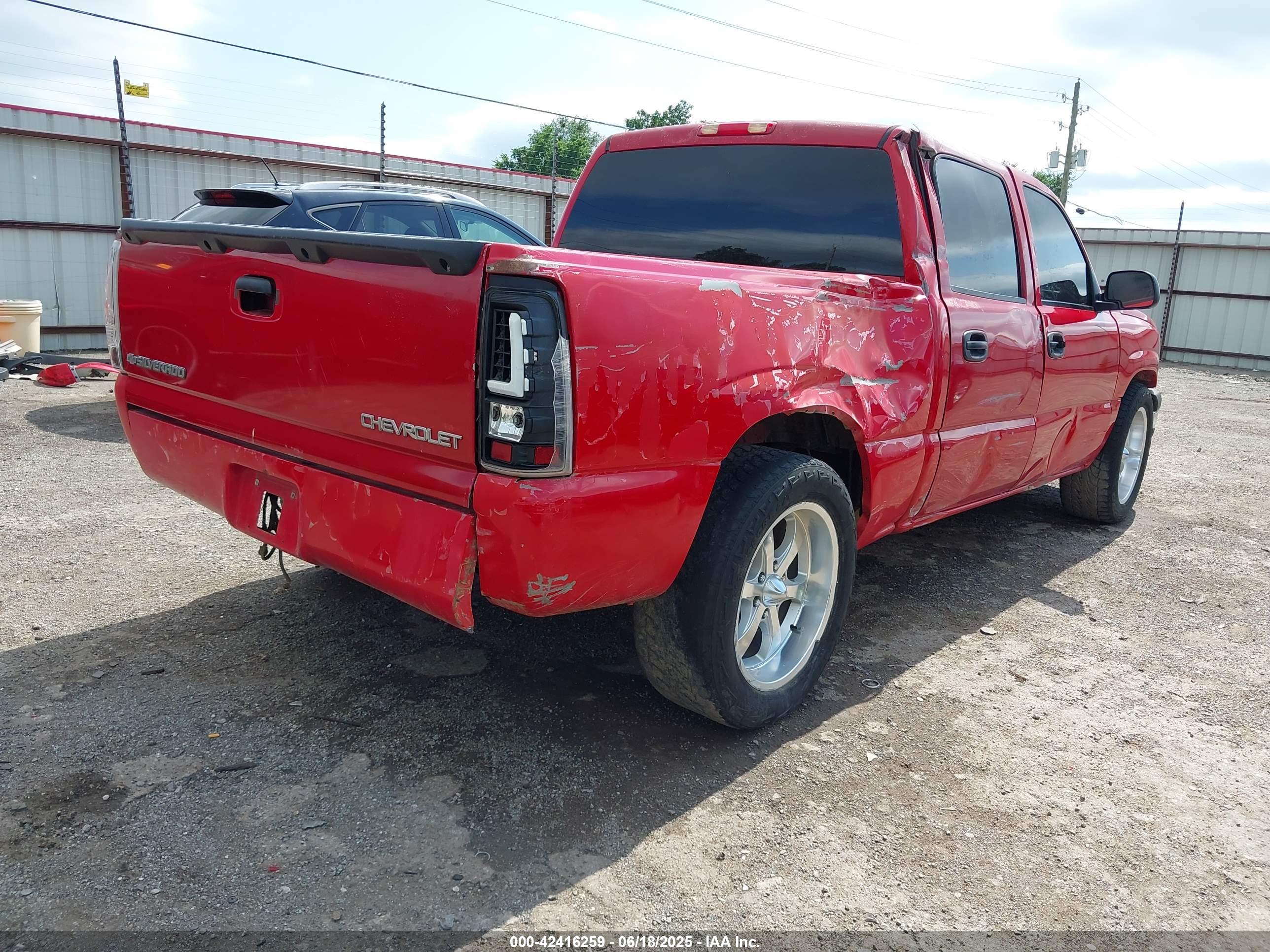 CHEVROLET SILVERADO image 4