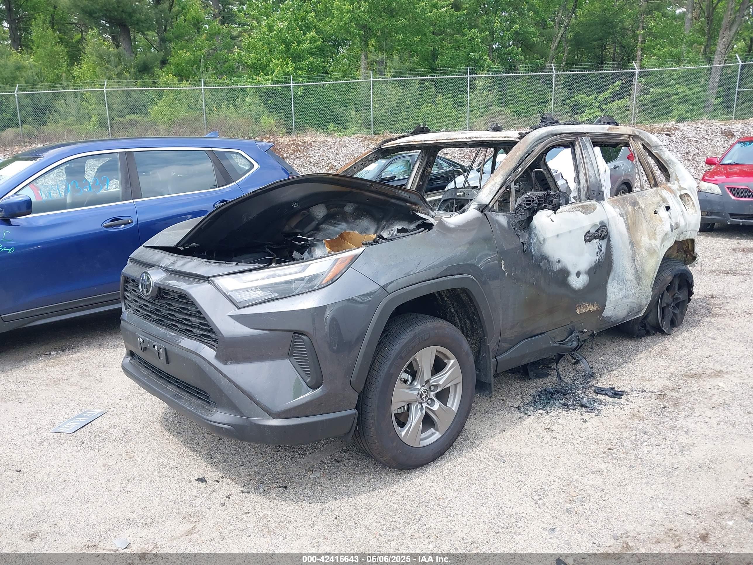 TOYOTA RAV4 image 2