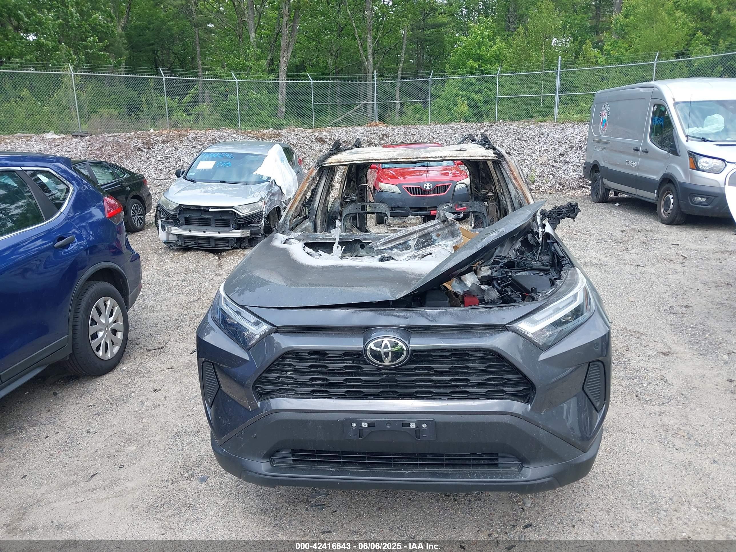 TOYOTA RAV4 image 6