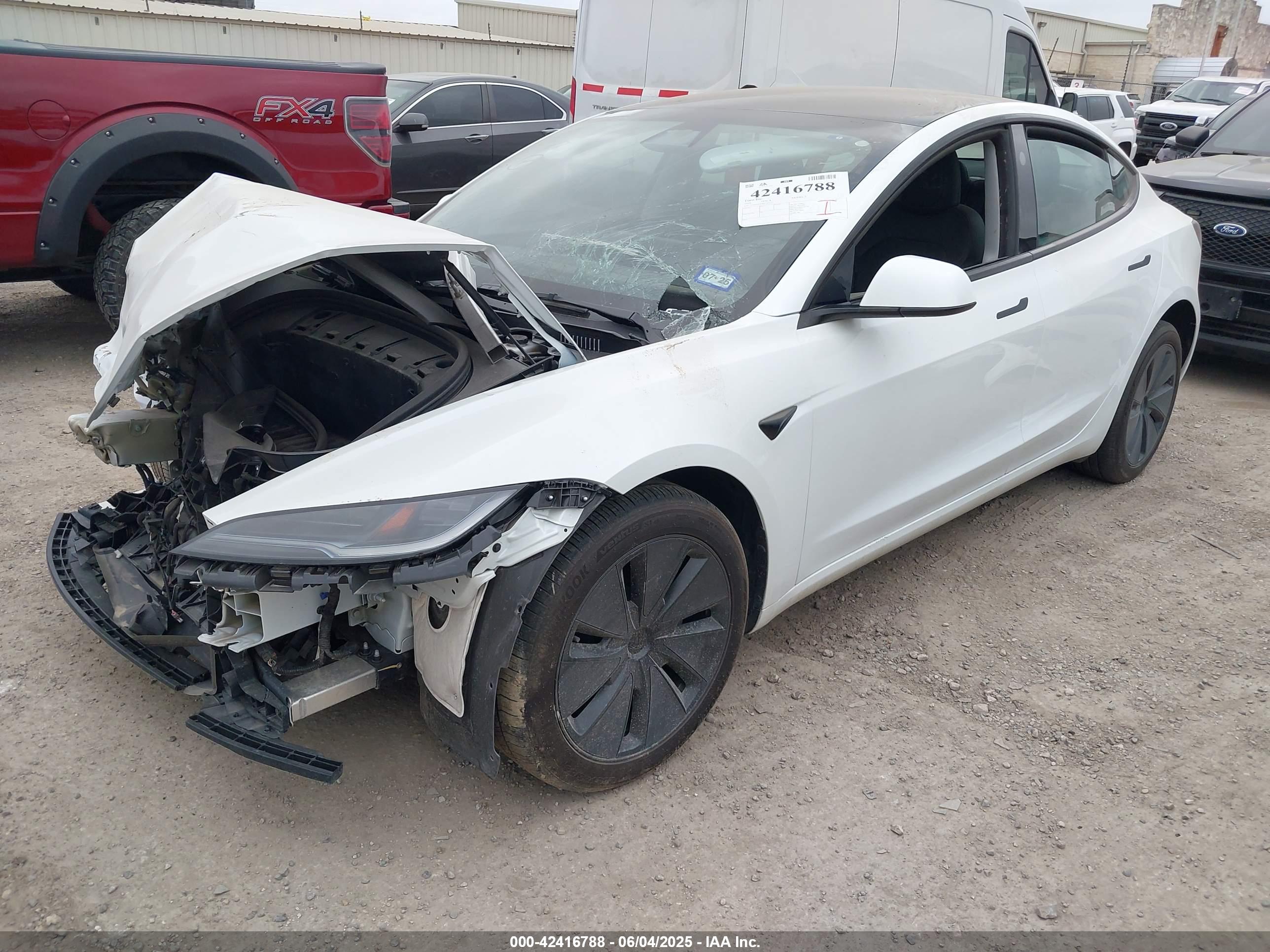TESLA MODEL image 2