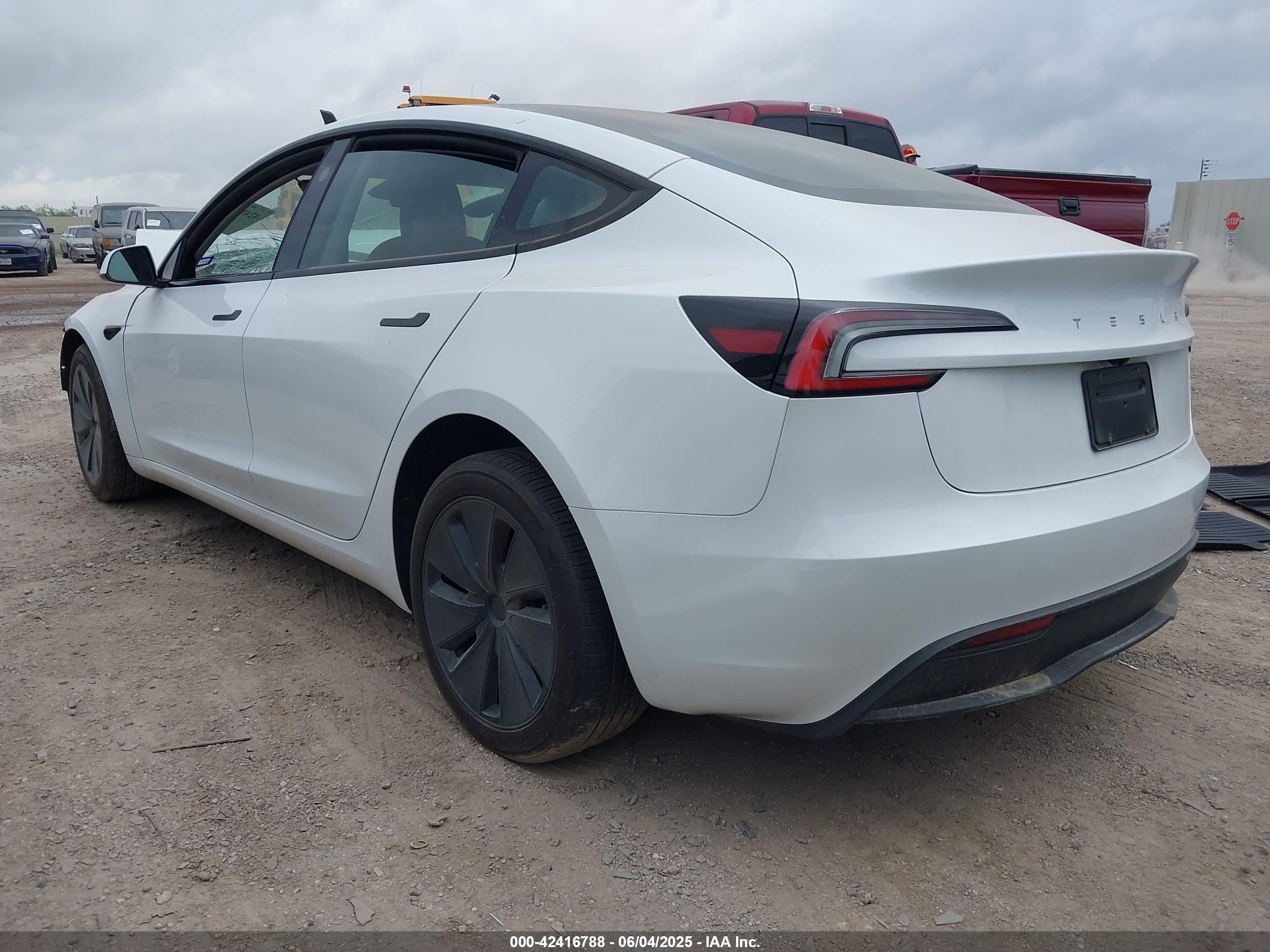 TESLA MODEL image 3