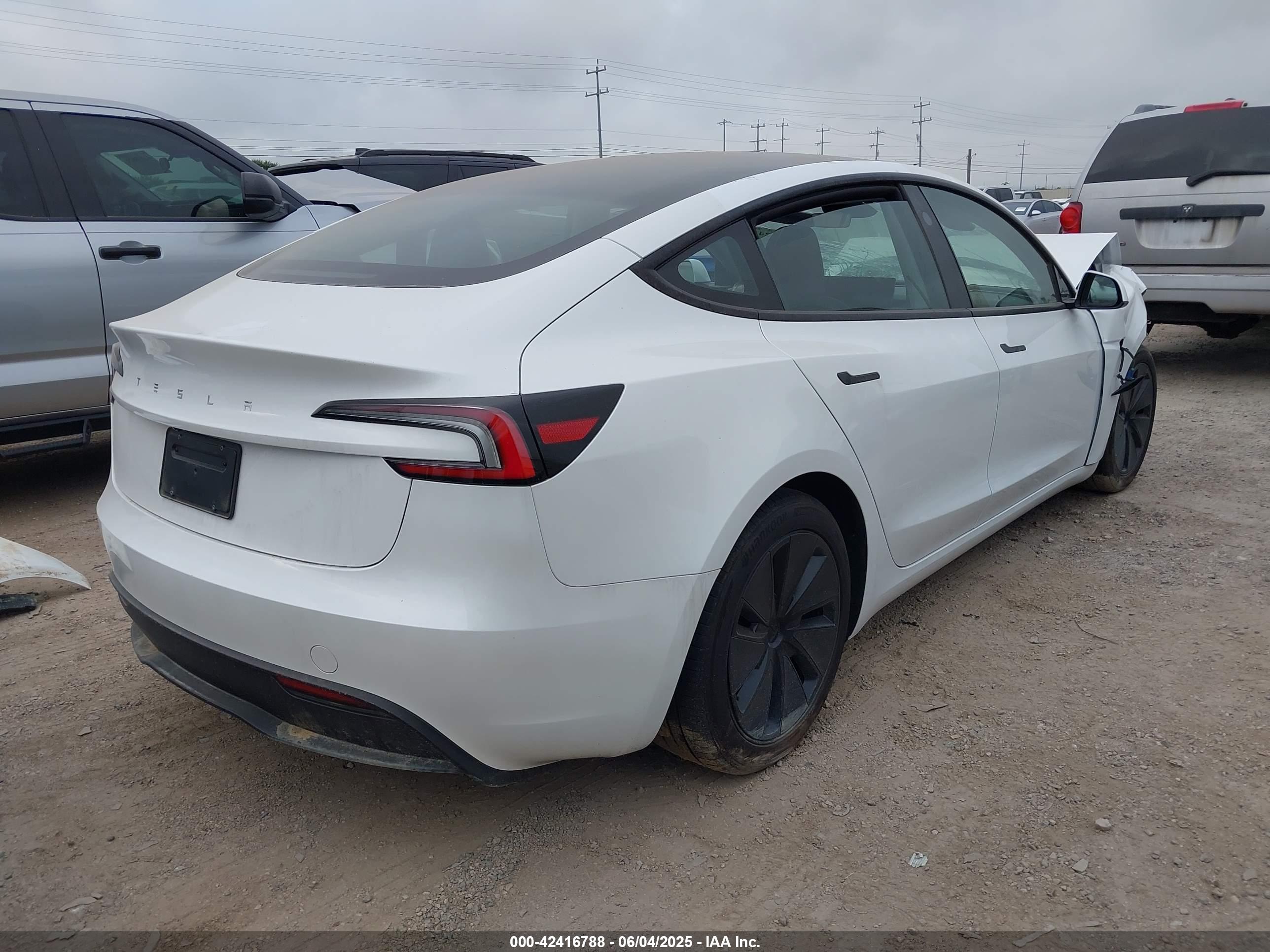 TESLA MODEL image 4