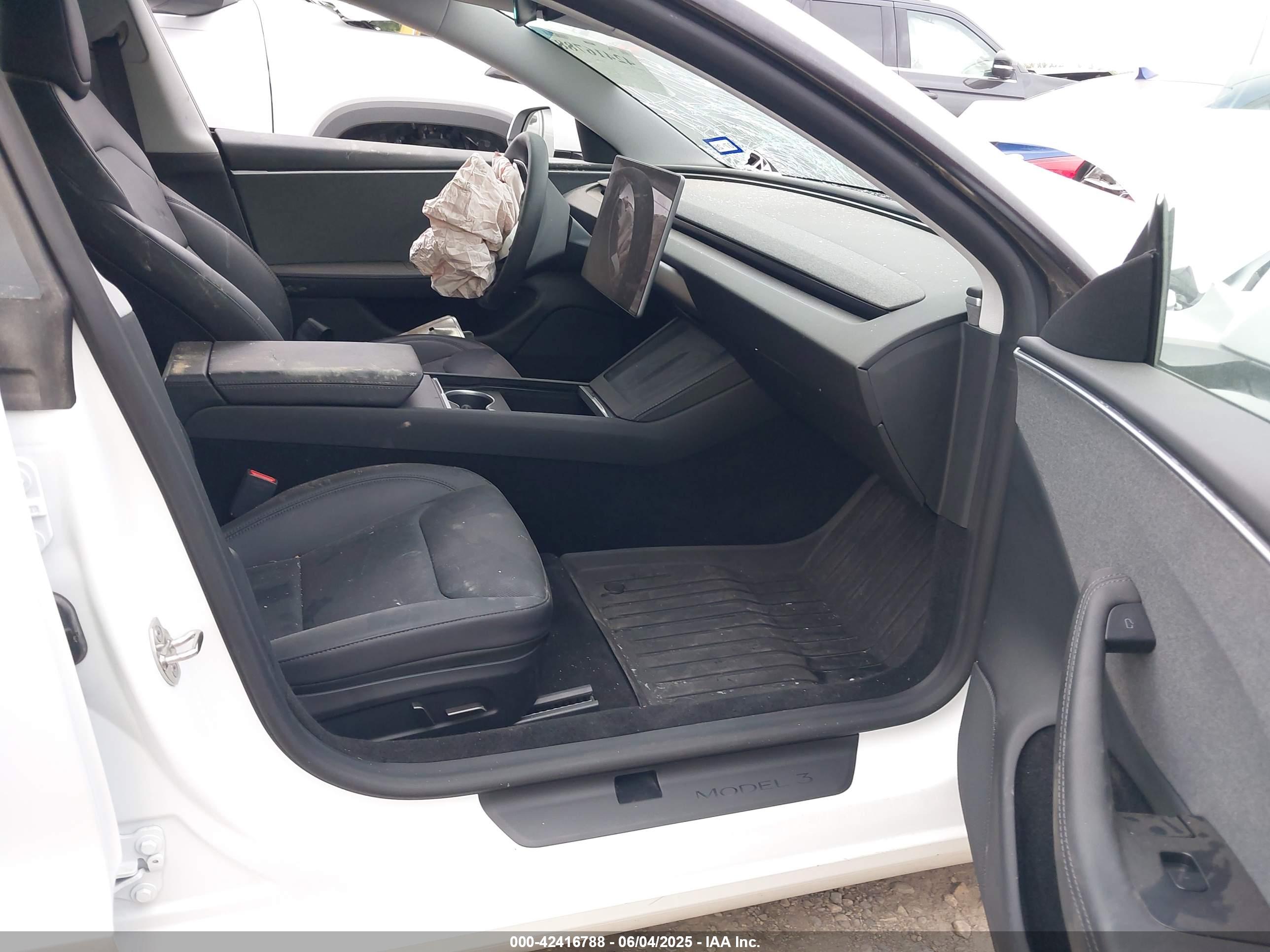 TESLA MODEL image 5